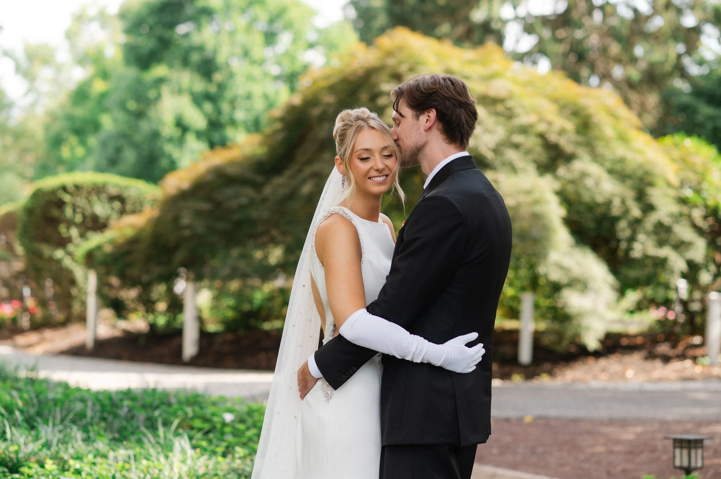 Rachel &amp; Patrick’s Modern Philly Estate Wedding