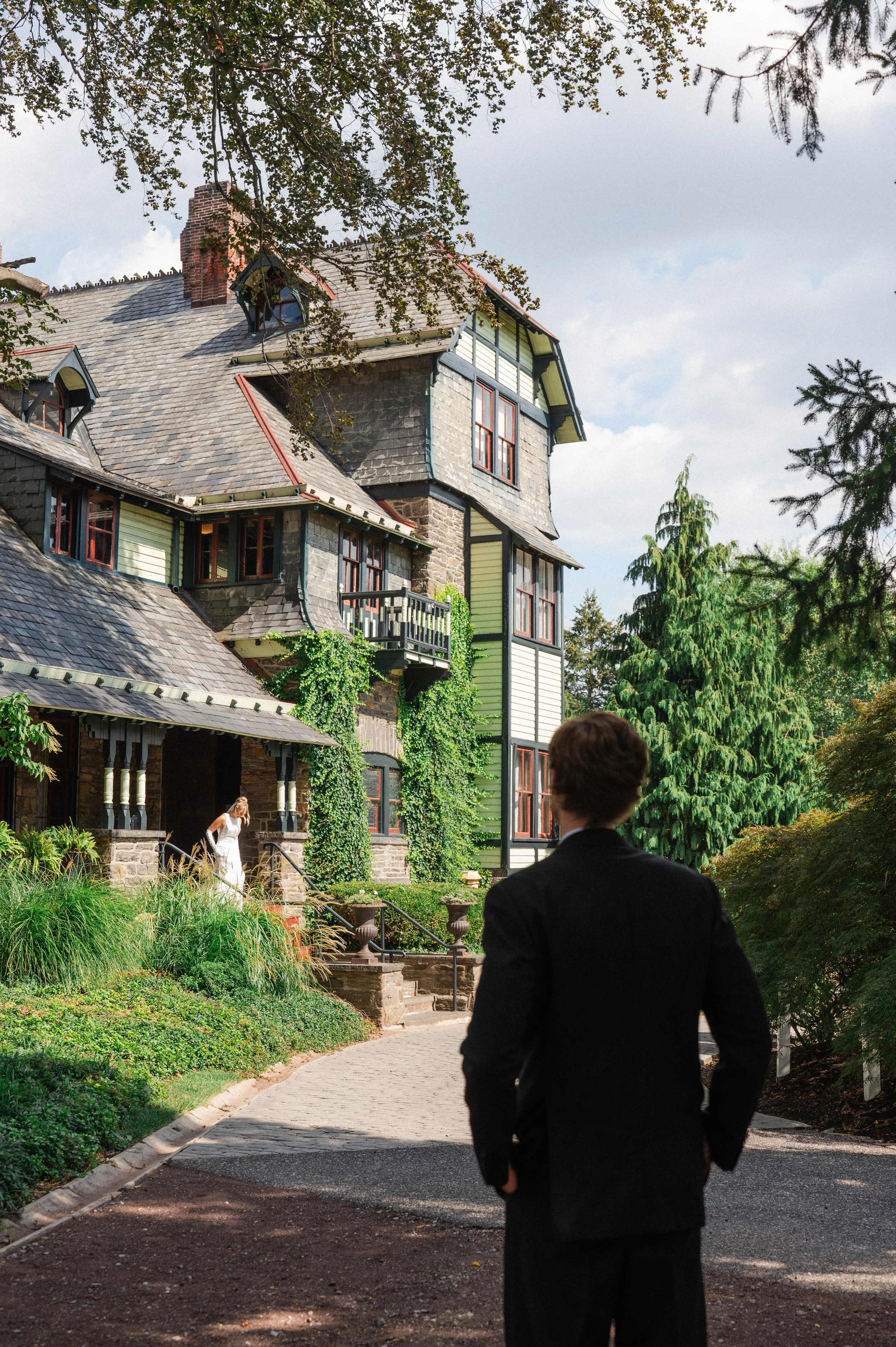 philadelphia estate wedding captured by bucks county documentary wedding photographer
