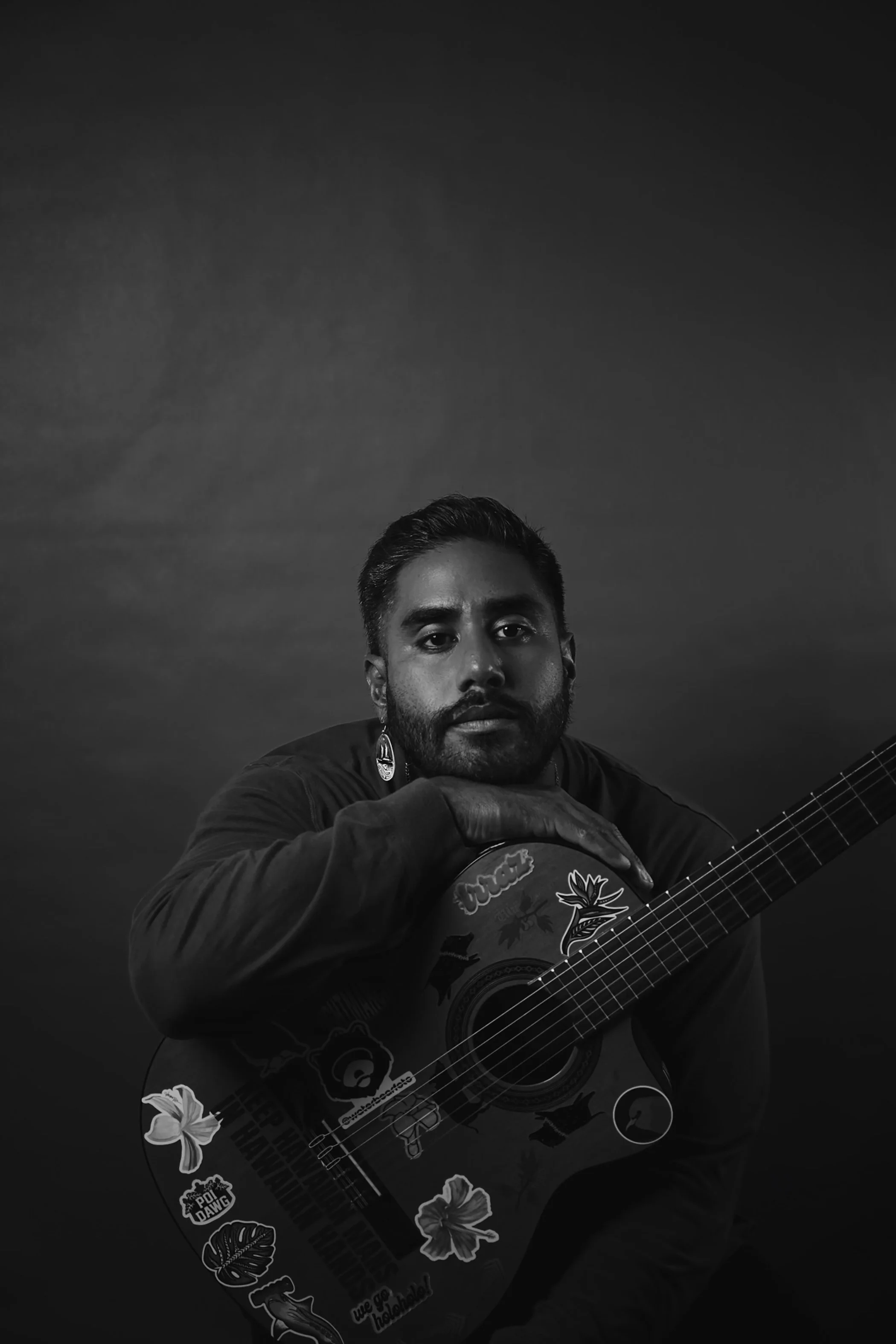 izik-amberbg-bw-01.jpg