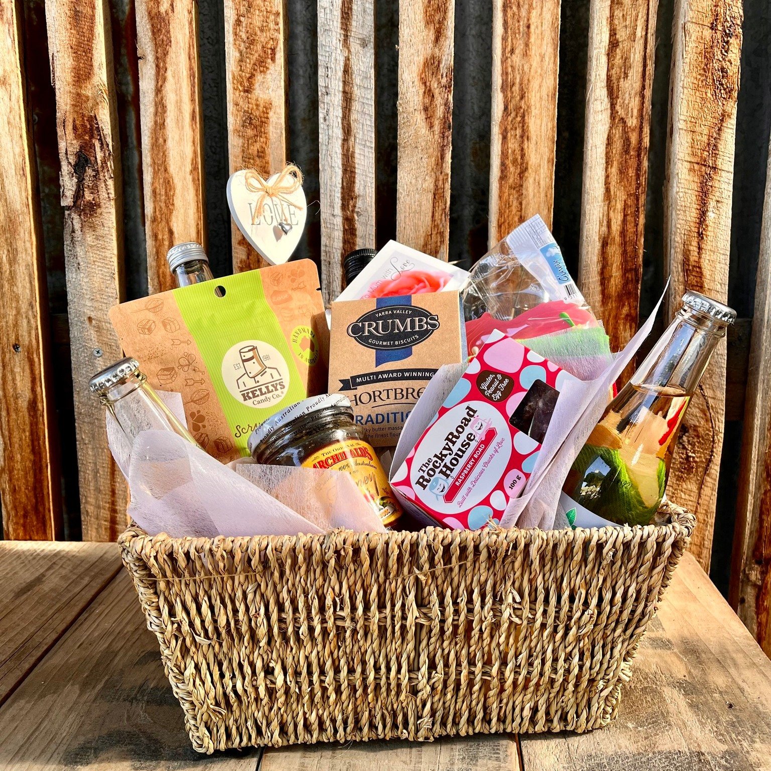 Looking for the perfect gift for a mum in your life, we've got you covered ♡

We have ready made hampers for mothers day and are able to custom make hampers to your liking !
Pop into our Farm Gate shop and ask one of our friendly team members for hel