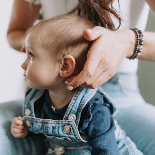 𝑪𝒉𝒊𝒓𝒐𝒑𝒓𝒂𝒄𝒕𝒊𝒄 𝑪𝒂𝒓𝒆 𝒇𝒐𝒓 𝒄𝒉𝒊𝒍𝒅𝒓𝒆𝒏. 
.
.
Whether it is In utero or through the birth process a babies body takes on stress and for the most part they are clever to adapt to the outside world. 
.
However to support a babies nerv