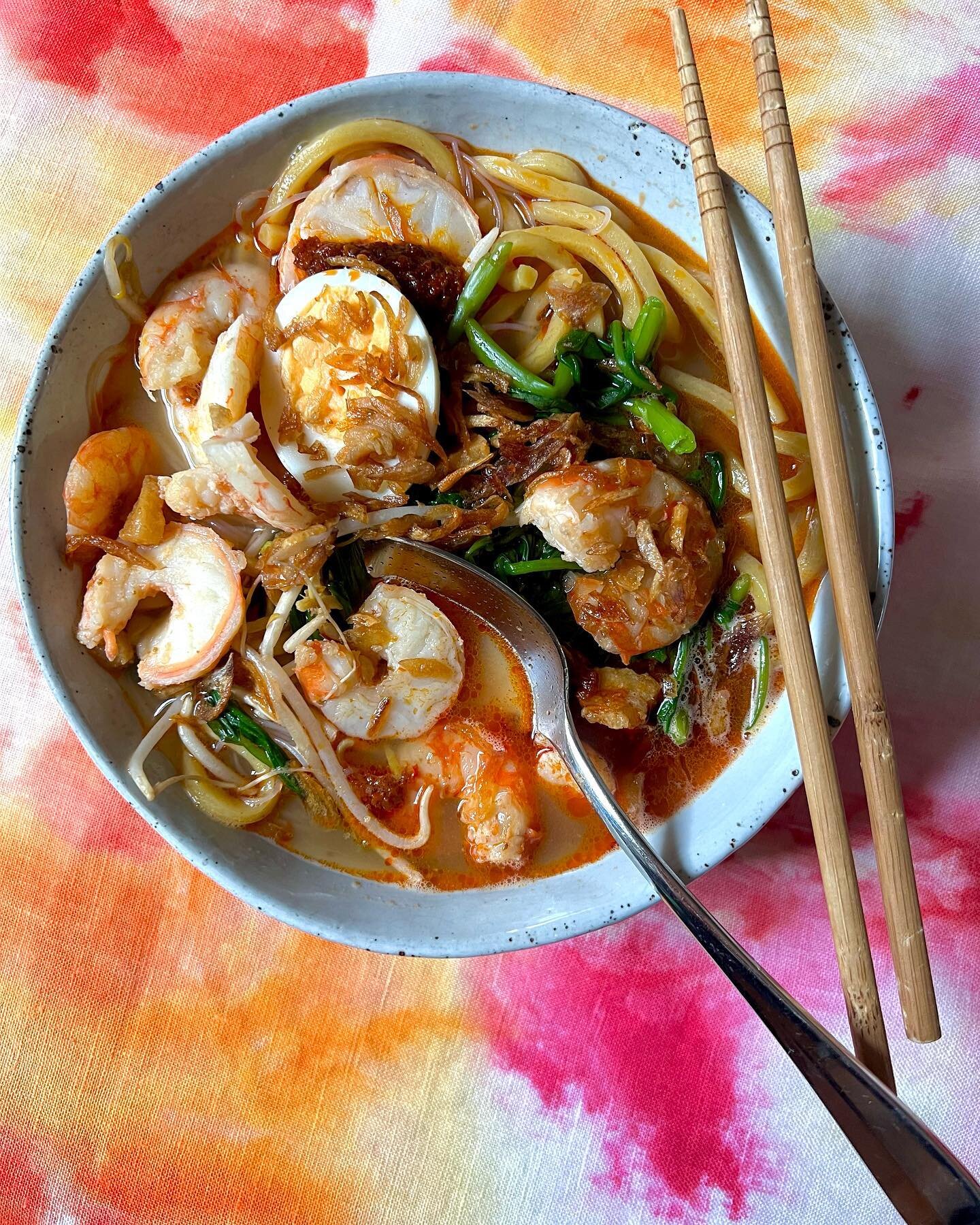 Thanks @wijji for an incredible bowl of your mums prawn noodle soup - and home delivered!!! What service ;)
It was craaaazy good. 
And it looks particularly pretty on my new @jerriejoy linen tablecloth. Gorgeous work Jerrie. Happy Friday xxx