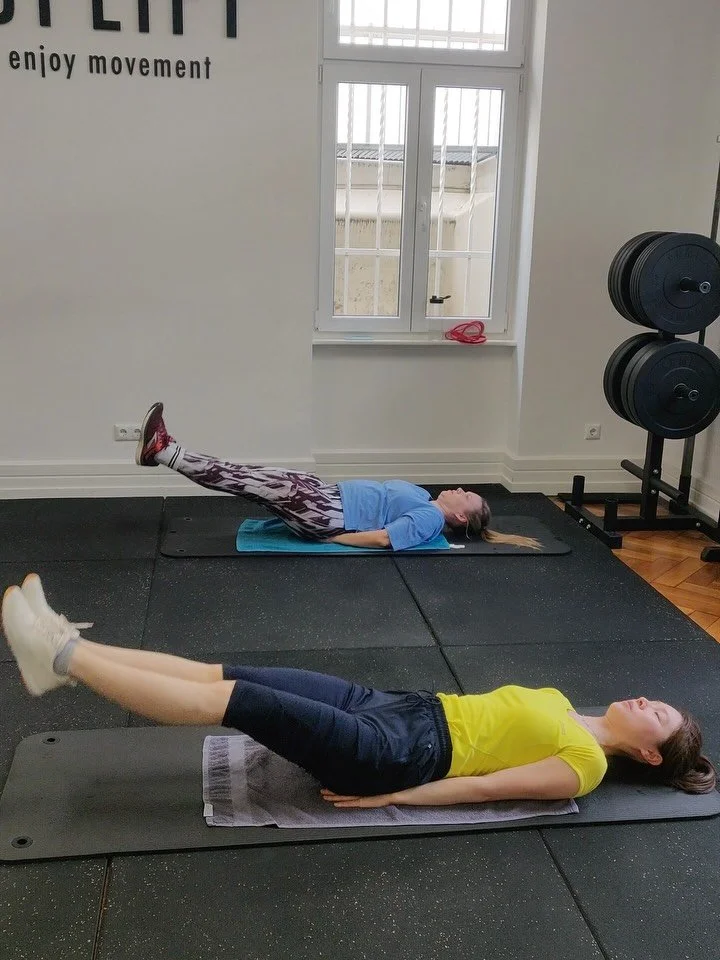 Weekly Roundup from last week 💪

1. Core control is important. You should be able to complete the exercises without losing control 💪 Sophi&eacute; and Hyemin working in sync, I think this makes it easier because of extra motivation and it's also ea