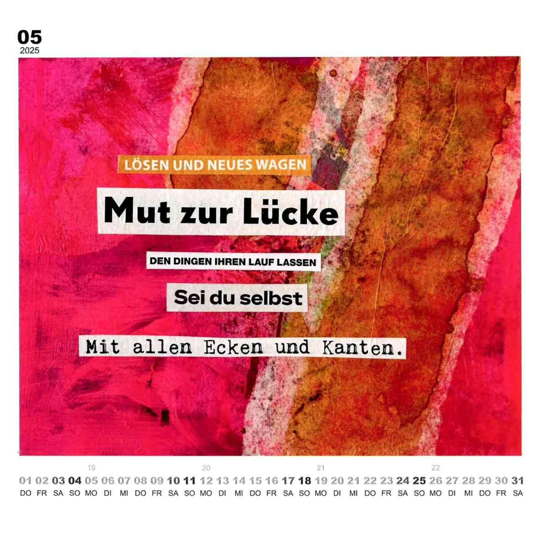 Kalenderblatt für Mai 2025 mit künstlerischem Hintergrund in Rot, Orange und Pink. Titel: "Mut zur Lücke" mit Slogans: "Lösen und neues wagen", "Den Dingen ihren Lauf lassen", "Sei du selbst" und "Mit allen Ecken und Kanten".