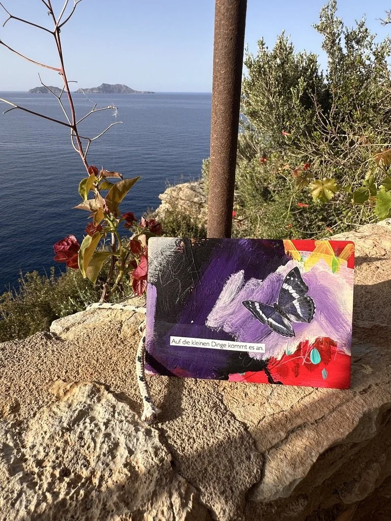 auf-die-kleinen-dinge-kommt-es-an-petra-kreuzpointner-mixed-media.jpeg