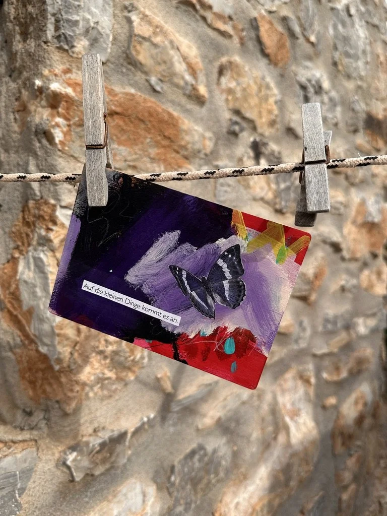 auf-die-kleinen-Dinge-kommt-es-an-petra-kreuzpointner-mixed-media-Collage.jpeg