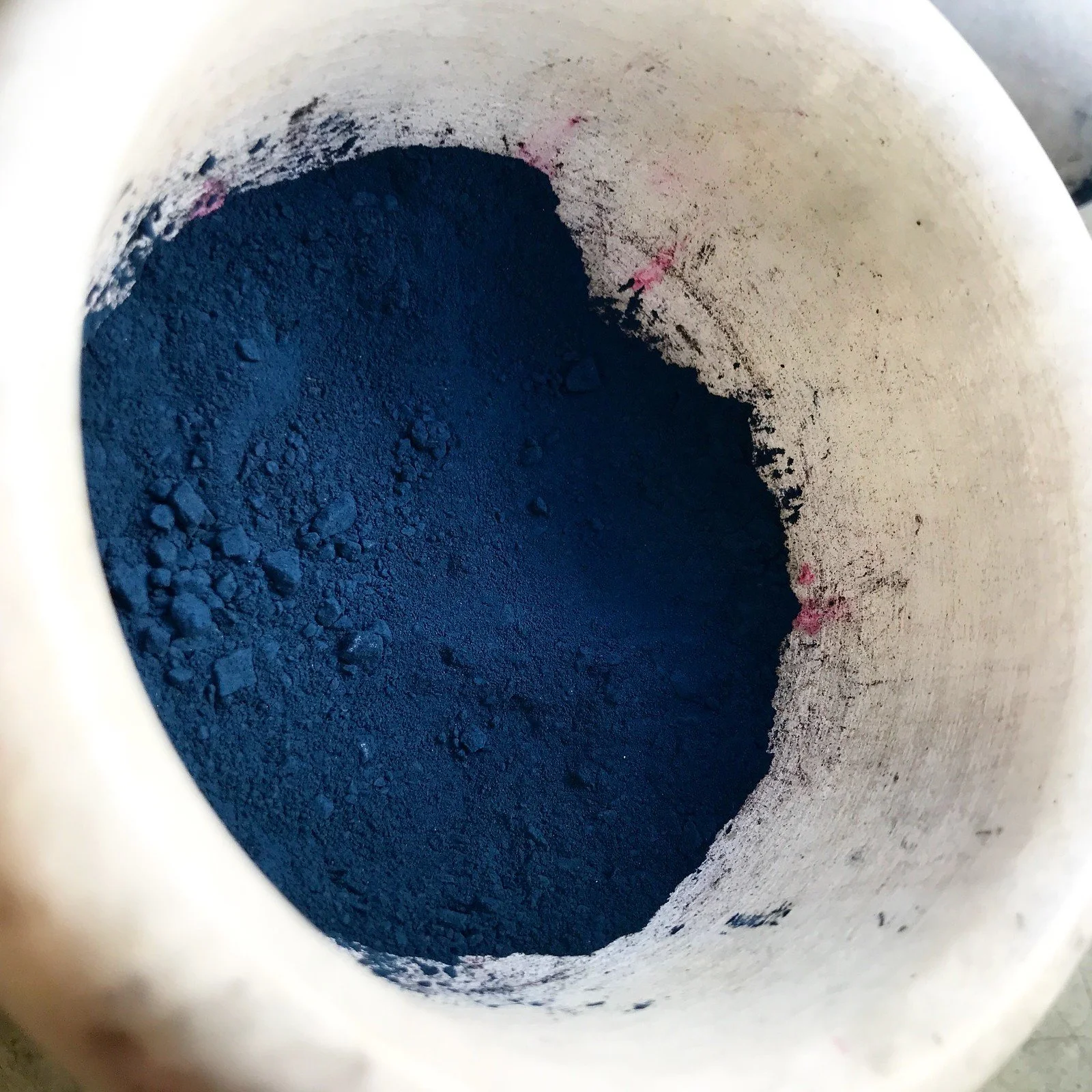 Investigação em produção de índigo e extração de pigmento