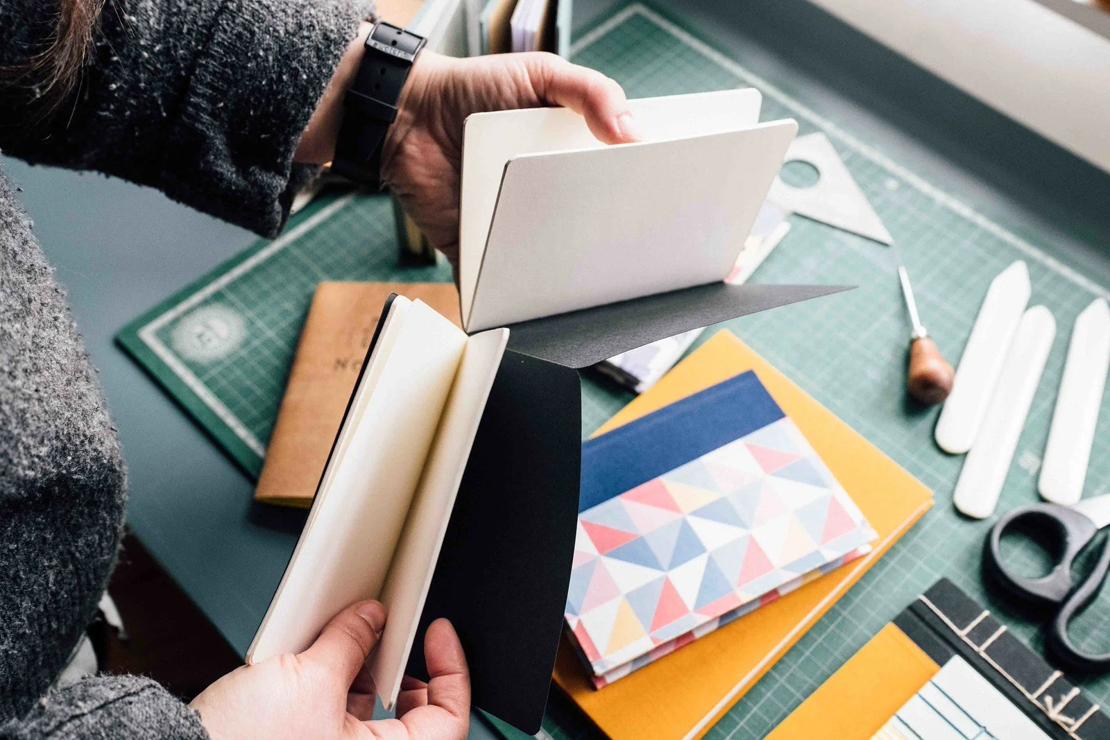 Oficina para famílias — A Encadernação: das folhas fazemos livros”