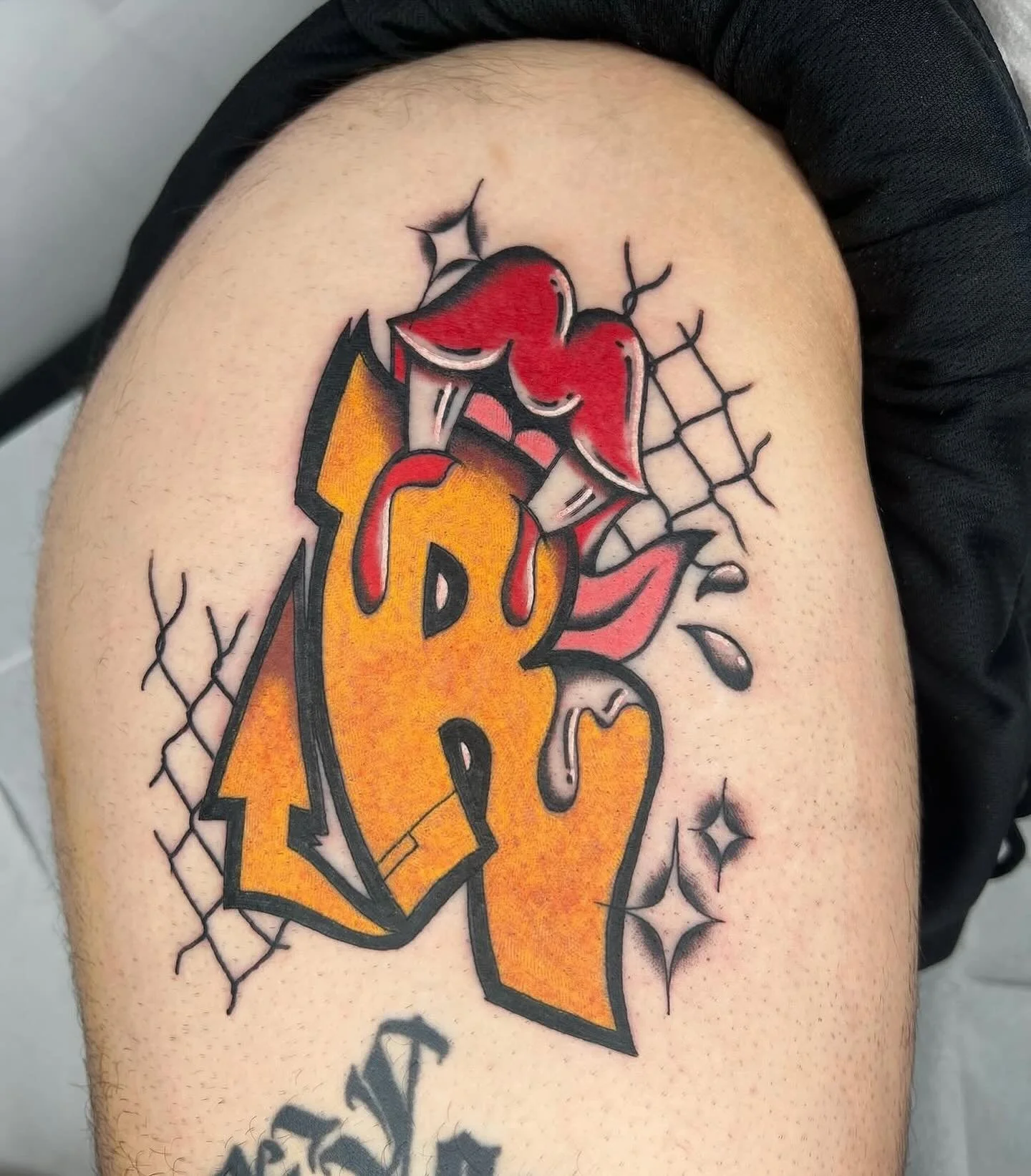Super sick one from @puratattoos 🔥

#tradtattoo #graffititattoo #boldtattoo #tradcollector