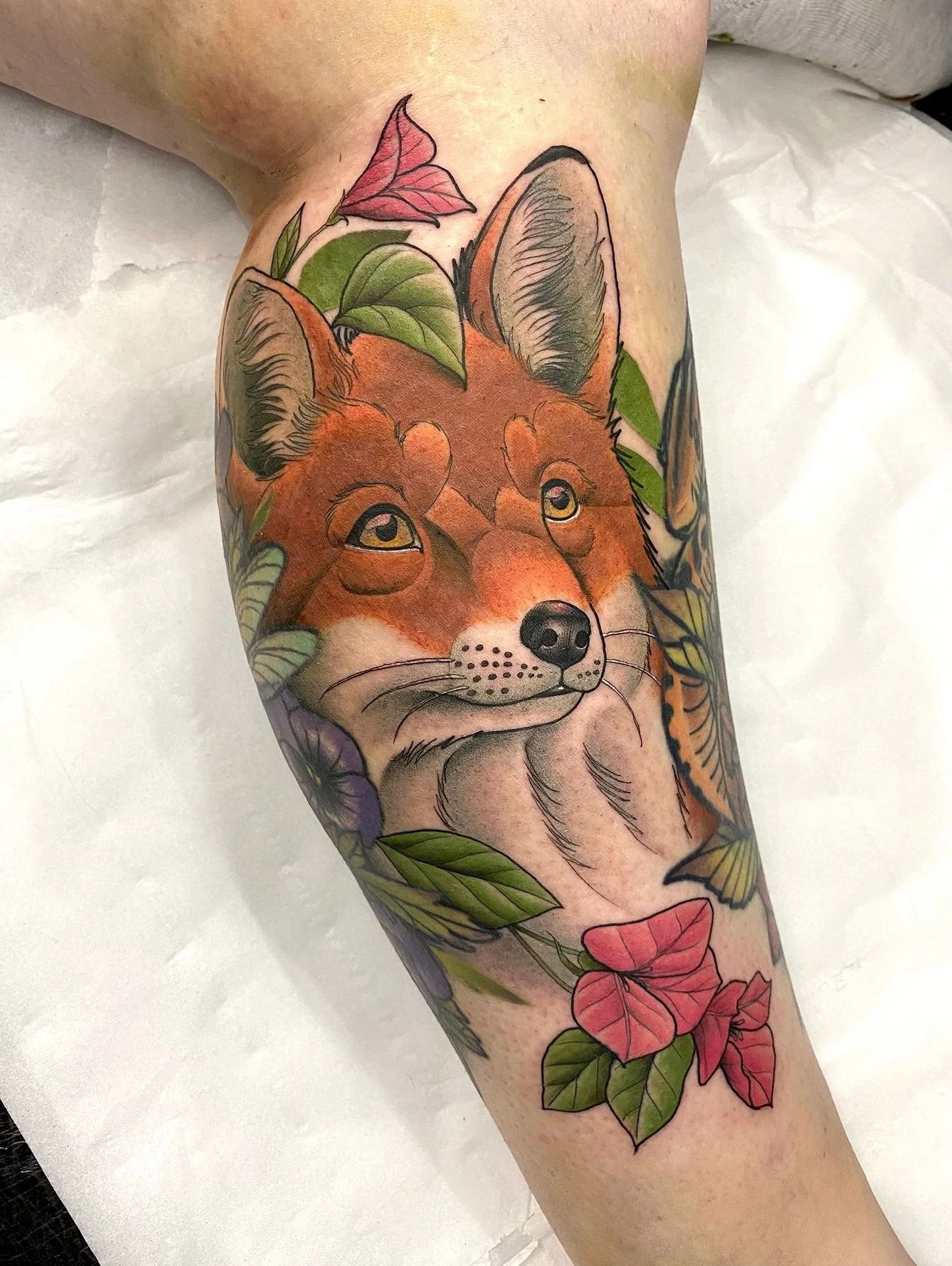 Perfect foxes and florals by @paddikins 🦊

#foxtattoo #neotradtattoo #bristoltattoo #animaltattoo #blacksheepbristol