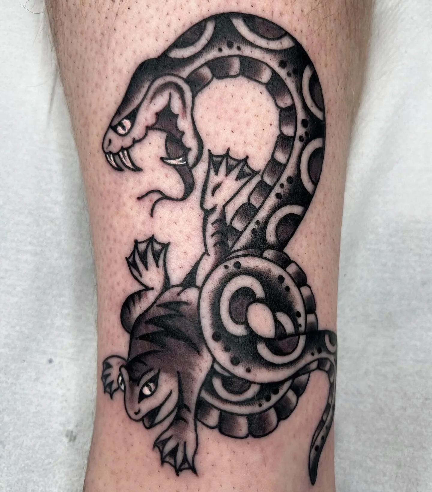 Perfect trad vibes from our @puratattoos 😎

#tradsnaketattoo #tradtattoo #bristoltattoos #snaketattoo #frogtattoo