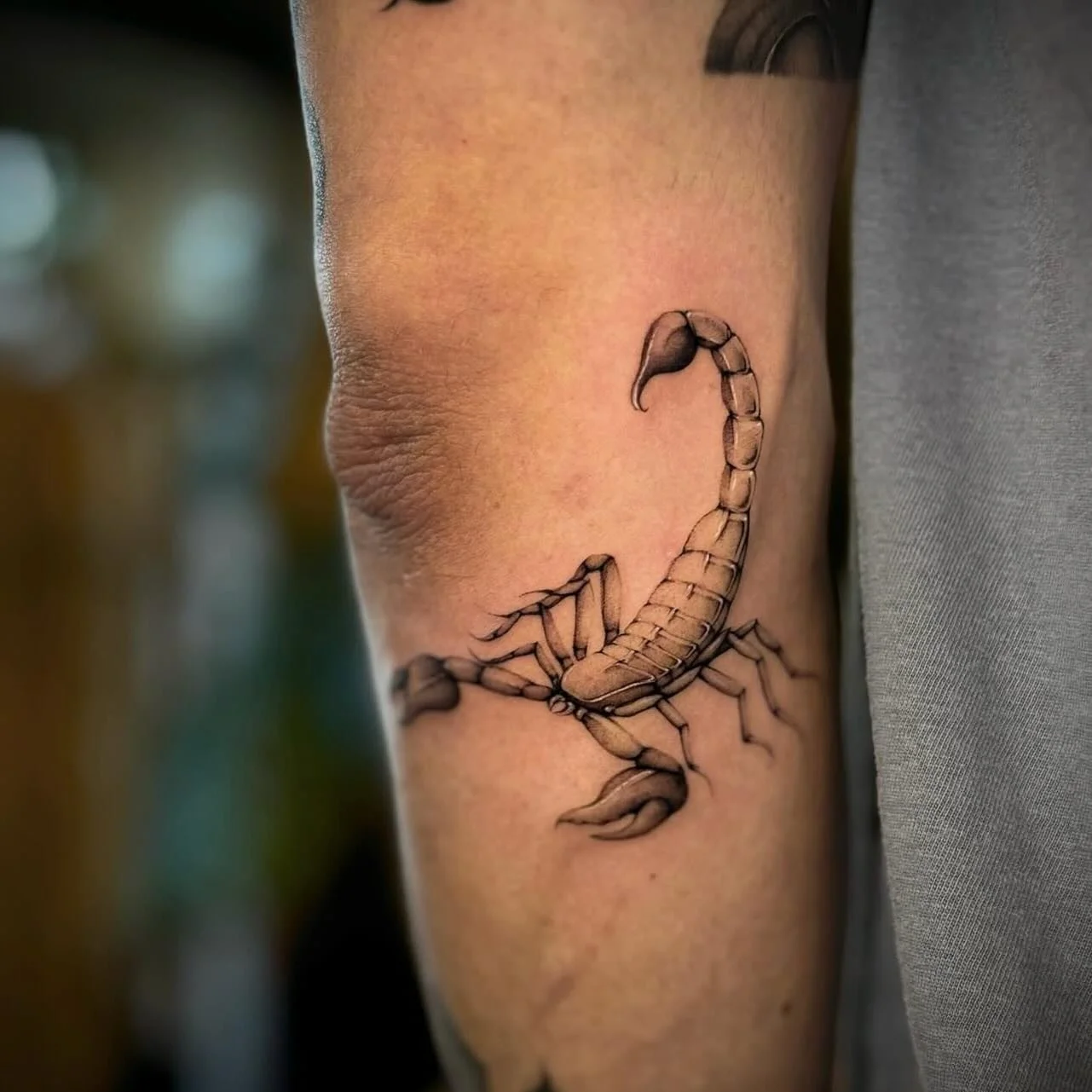 A spicy spikey scorpion by the wonderful @georgina.tattoos 🦂
#scorpiontattoo #finelinetattoo #bristolfineline #microrealismtattoo