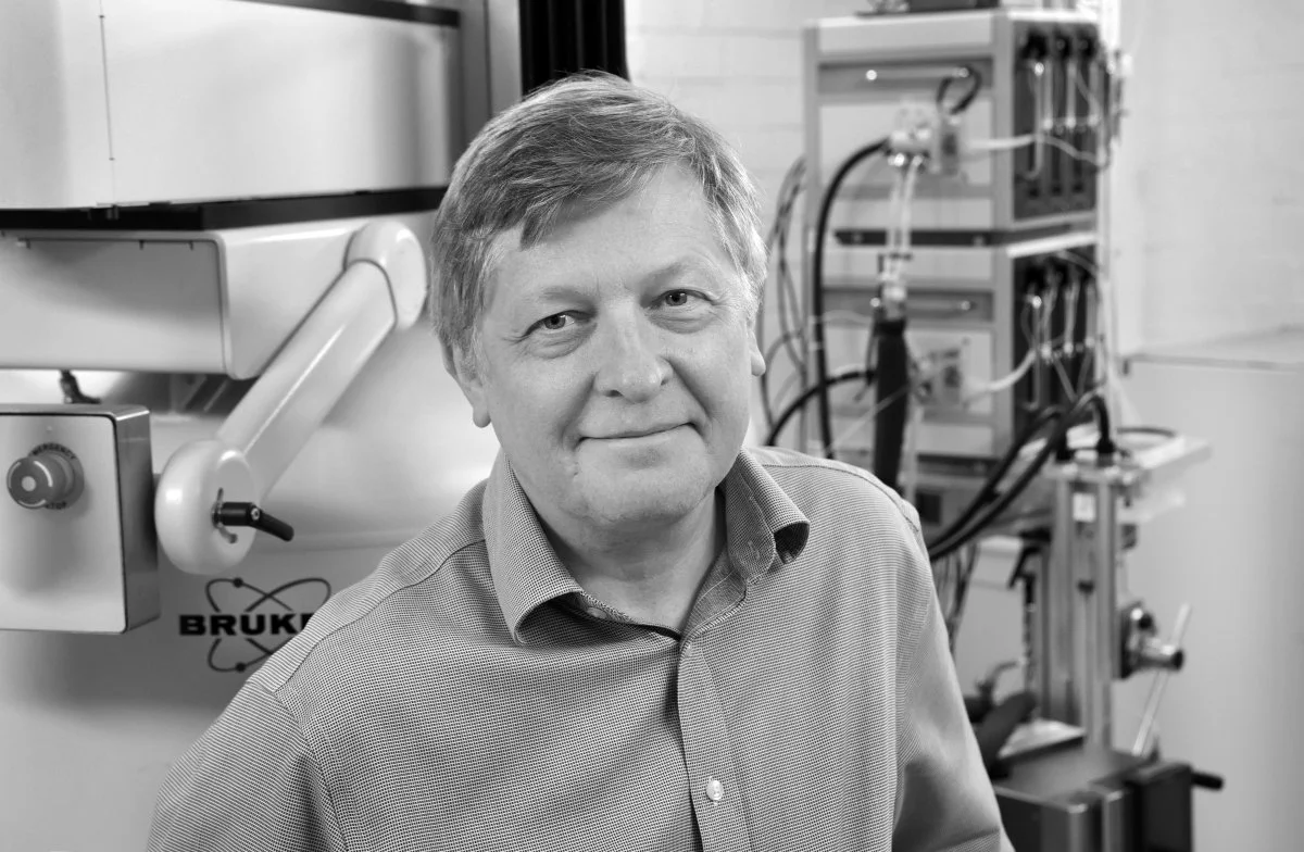 Prof Guy Lloyd-Jones Receives the Chancellor’s Award for Research Excellence
