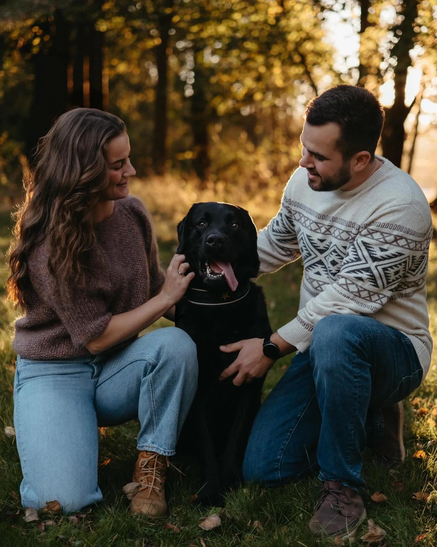 En kveld med Emil, Louise og verdens mest fotogene Kompis 🐾

Vi fulgte lyset fra skogen til stranda, med fargerik himmel, latter og en hund som helst ville bade 🤭💫
Akkurat s&aring;nn jeg liker det.