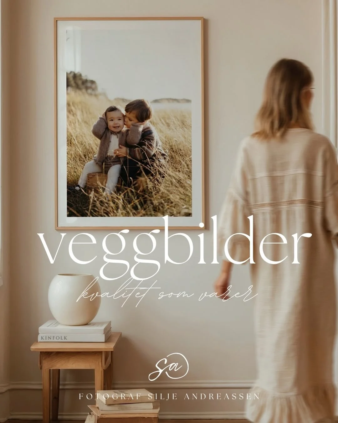 Det er noe eget med &aring; f&aring; bildene opp p&aring; veggen 🤍 Ikke bare fordi det er fint, men fordi det blir en del av hjemmet deres.

Bildene dere g&aring;r forbi hver dag.
Som barna vokser opp med.
Som blir sett, ikke glemt 🥹

Jeg hjelper d