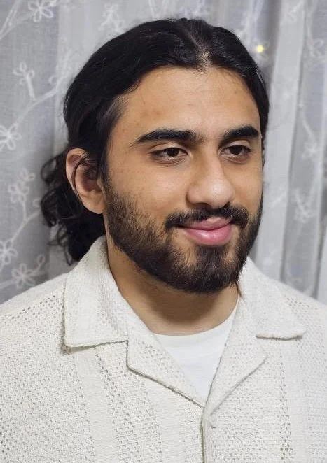 Schologists A Level and IB psychology tutor wearing black shirt short hair and glasses