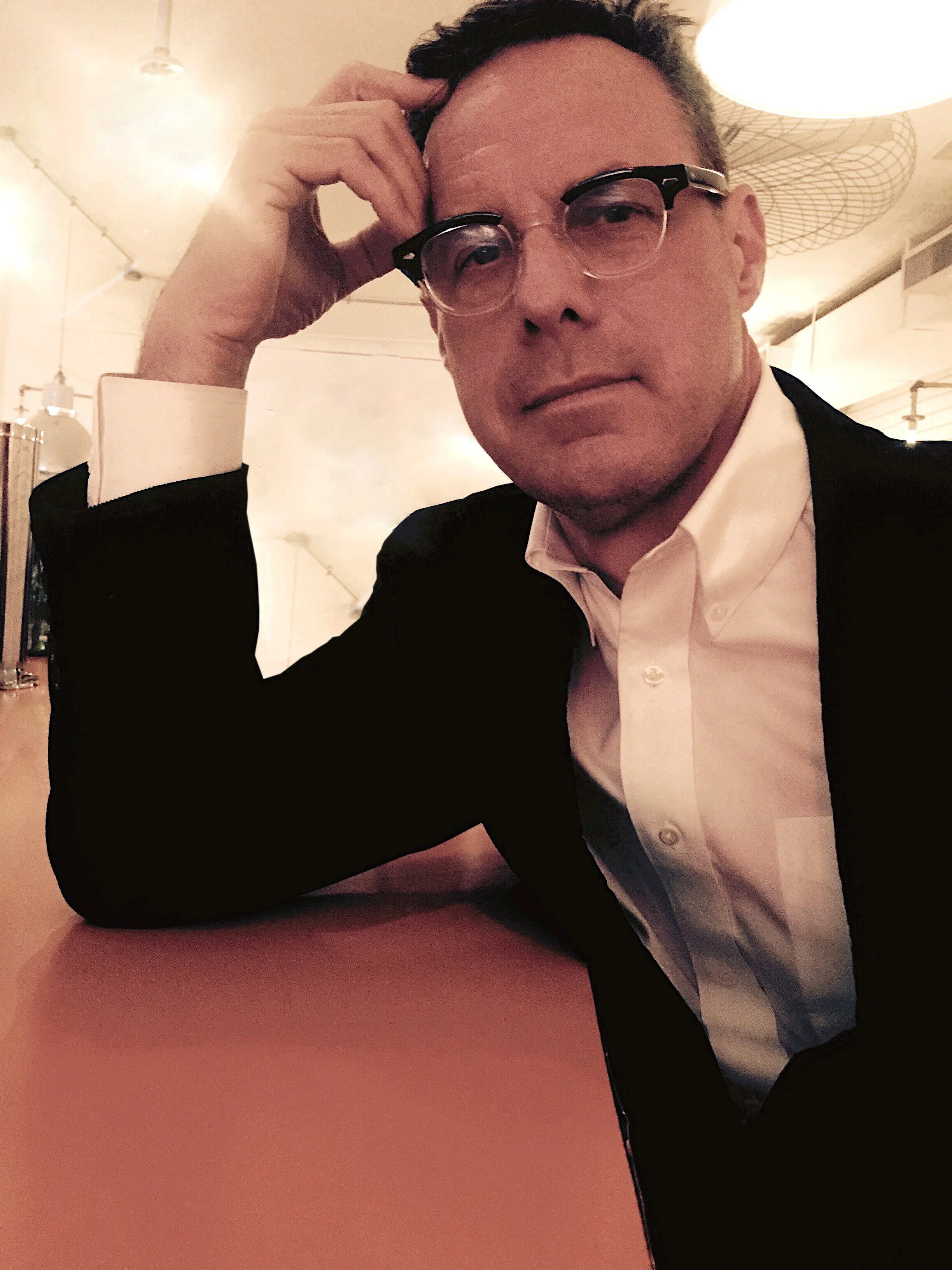 schologists chinese psychology tutor winnie lam headshot in smart light clothing