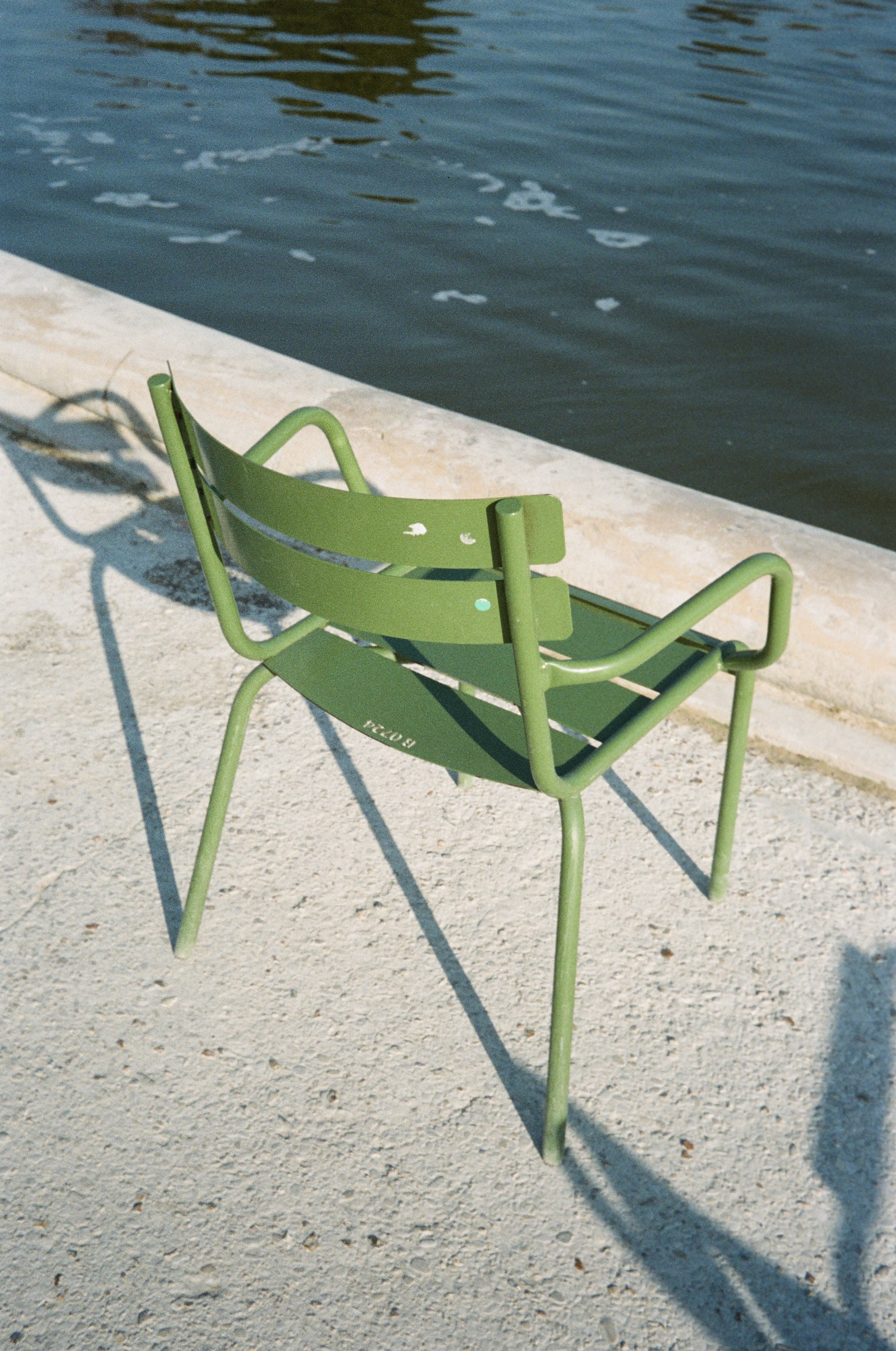 Katharine–Sohn–Paris-France–photojournal-chair.JPG