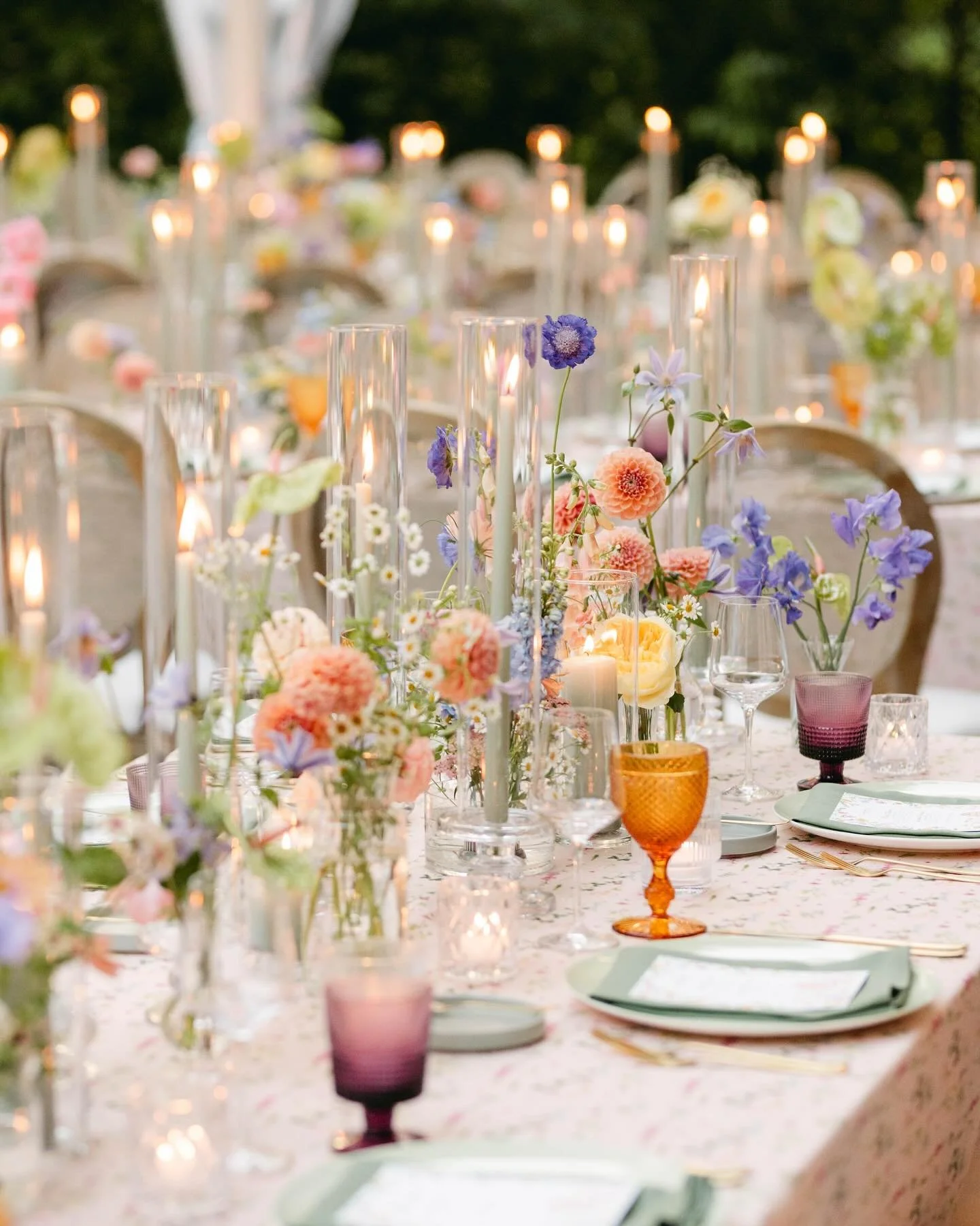 Clinging to the last rays of summer with a burst of color and pattern. #DuetEvents

📸 @515photoco