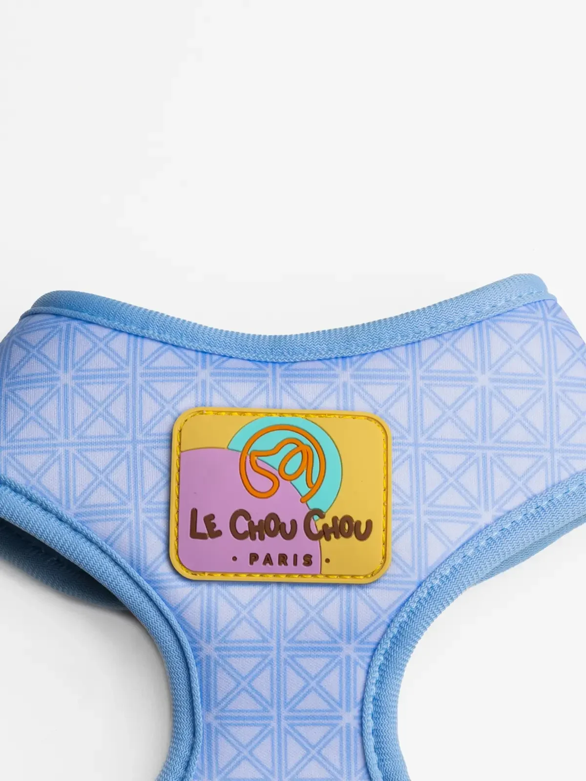 Close-up of Bleu d’Azur harness showing logo and textured blue design – Le ChouChou Paris