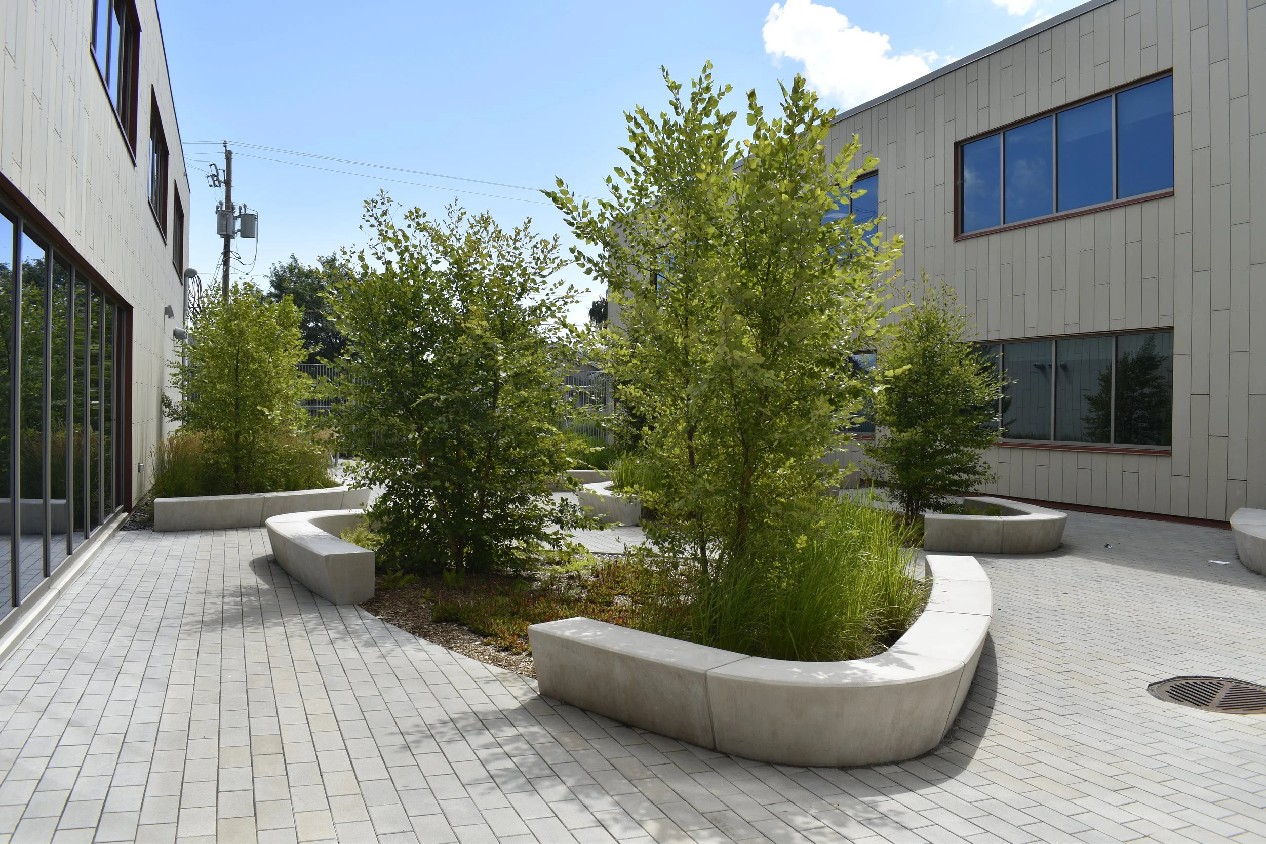Collège CharlesLemoyne (StCatherine) — SymTech Béton Préfabriqué