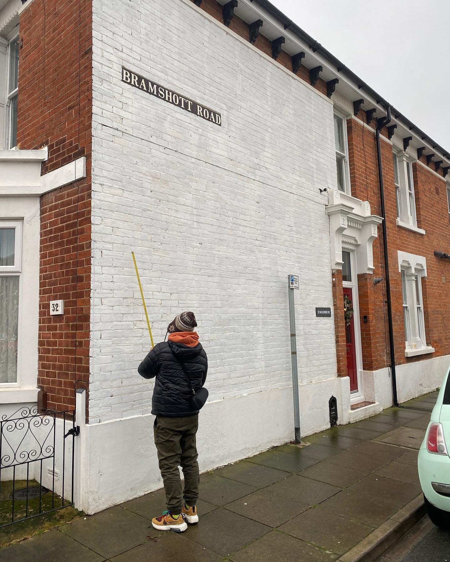 After having to postpone coming for the festival due to a nasty case of the covids @brave_arts is in Portsmouth braving the cold and wet to paint his wall this week.