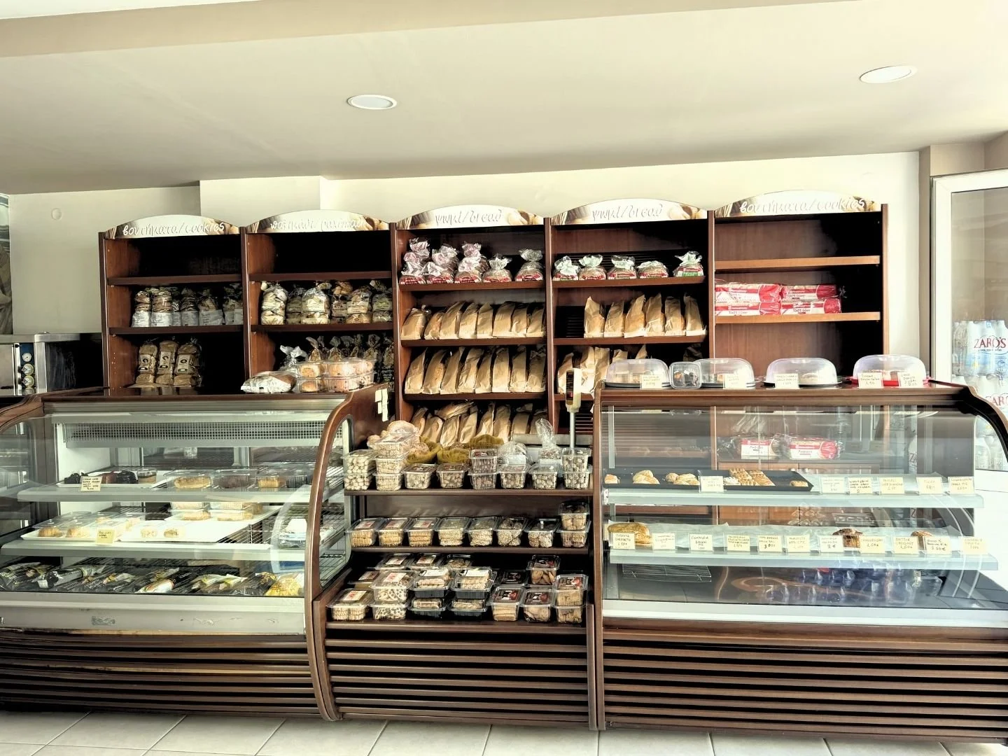 Supermarkt mit Bäcker-Theke