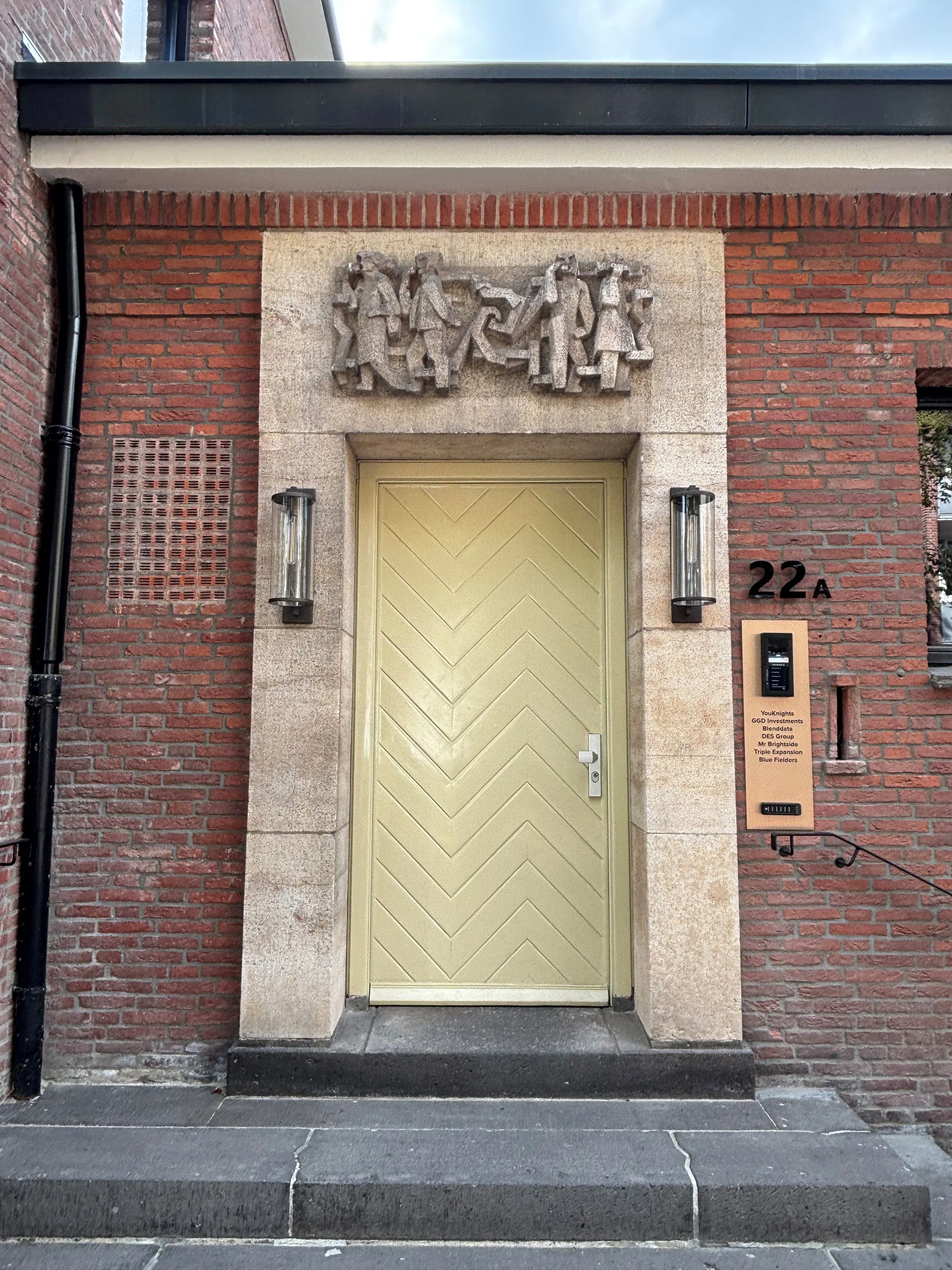 Voormalige PTT-Hub aan de Aalsterweg getransformeerd tot een verzamelgebouw voor kantoorfuncties. De initiatiefnemers hebben de SBWE hierbij om advies gevraagd