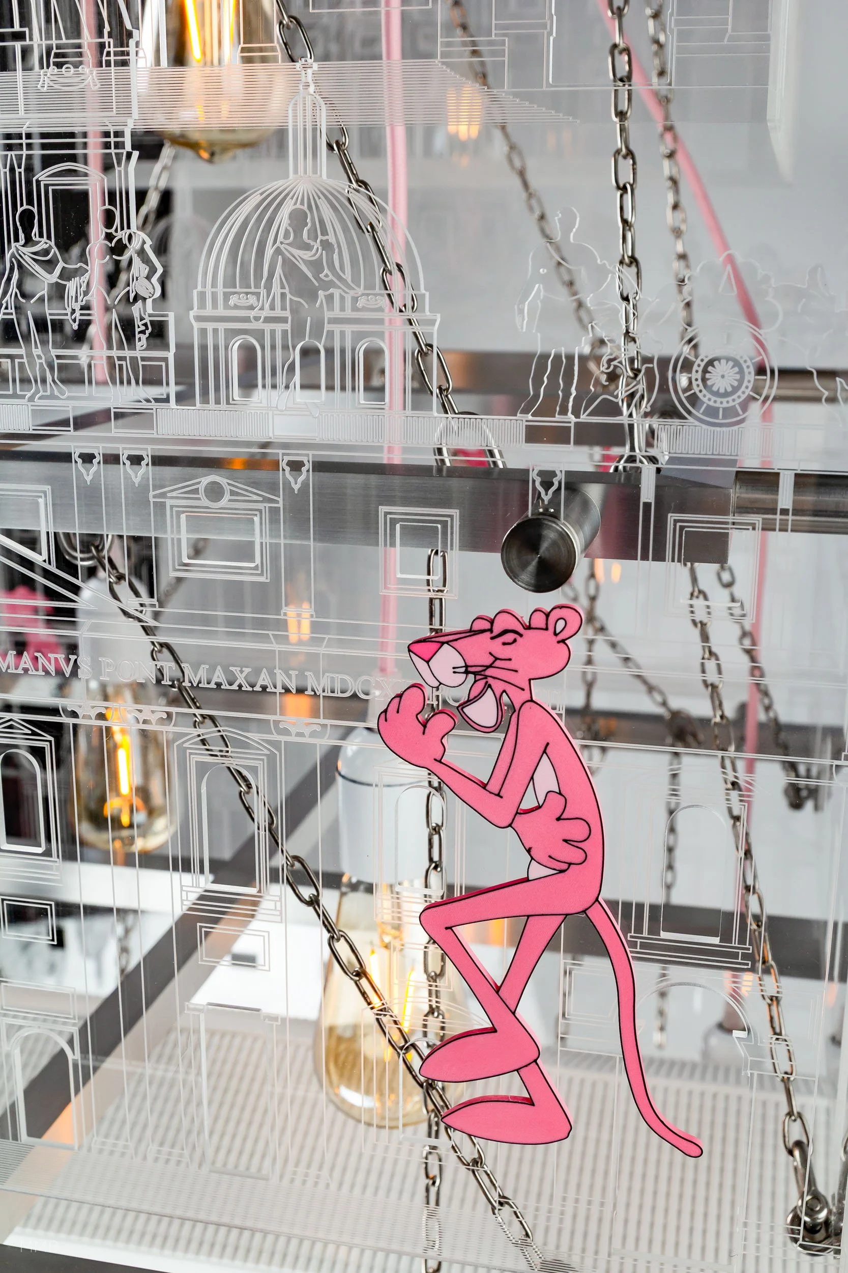 Pink Panther vs The Pope - Kunstrealisation von Modellbau Milde Berlin für Simon Fujiwara