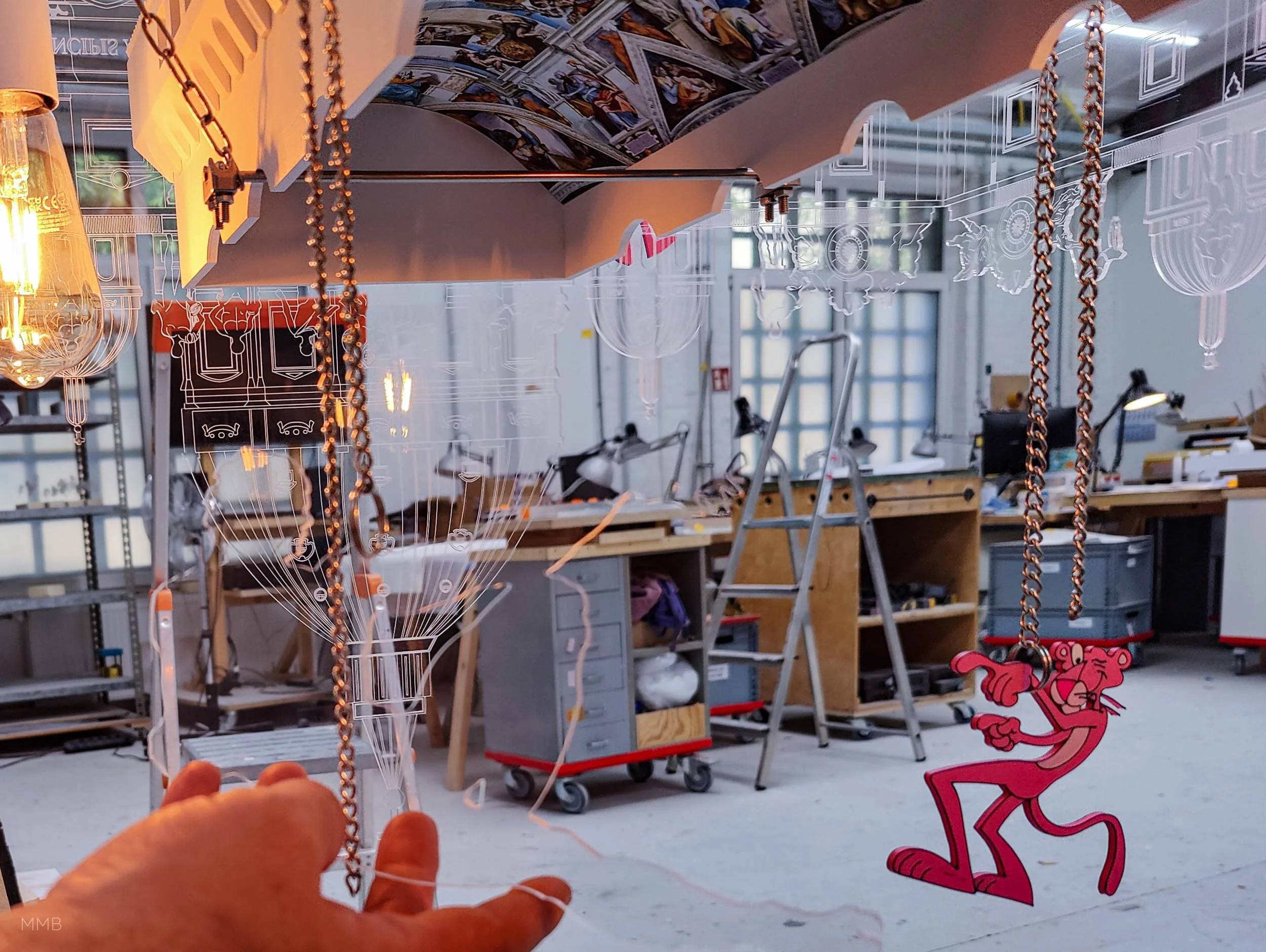 Pink Panther vs The Pope - Kunstrealisation von Modellbau Milde Berlin für Simon Fujiwara