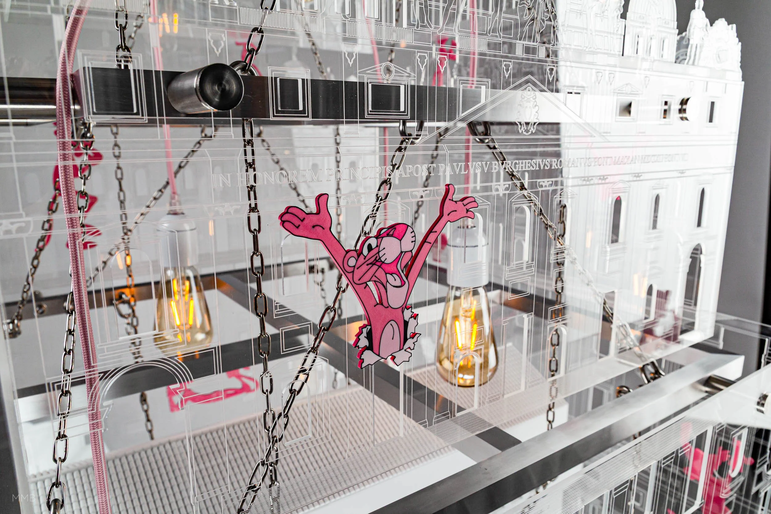 Pink Panther vs The Pope - Kunstrealisation von Modellbau Milde Berlin für Simon Fujiwara