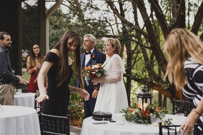 You are getting a glimpse of the ceremonies from one of our most favorite wedddings ever. The joy, the excitement, the anticipation, you could feel it all from a mile away (and see it in Cindy&rsquo;s smile) 💫

Photographer &amp; Videographer | @aut