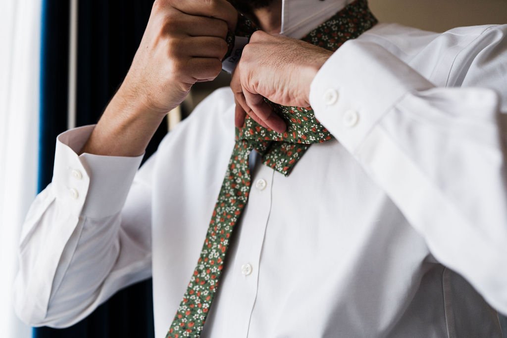  Elegant modern autumn fall rustic barn wedding at The Event on Sunny Brook scenic event venue in Kent, Ohio – indoor rustic barn wedding reception with outdoor ceremony – affordable Columbus Ohio wedding photographer – Central Ohio micro wedding pho