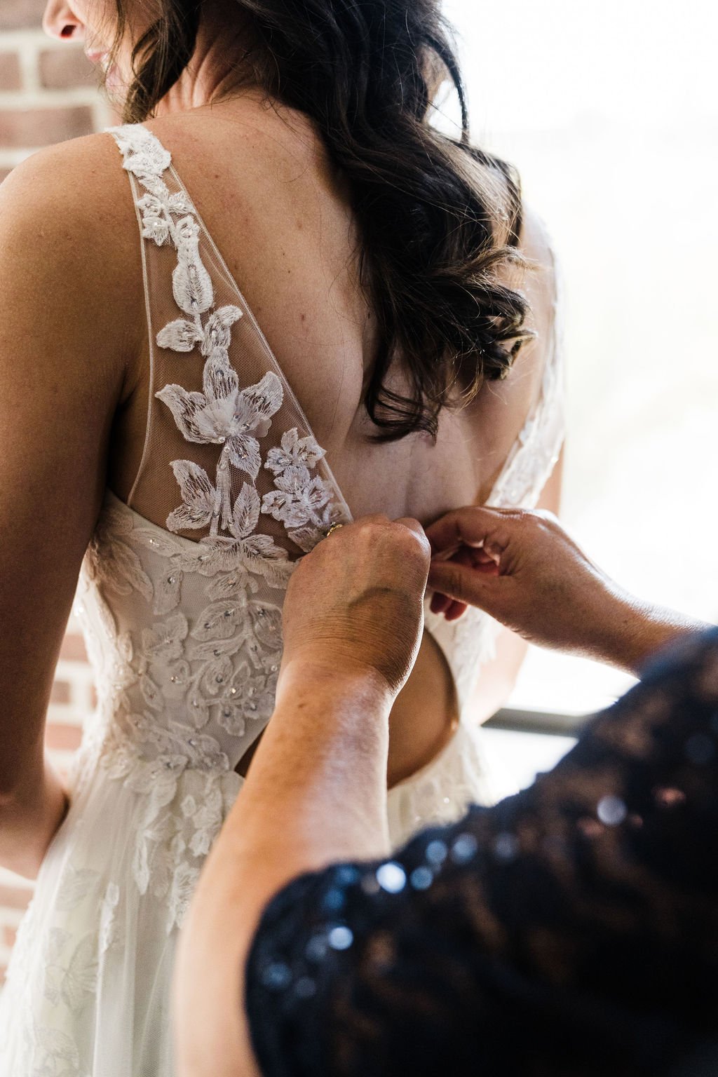  Elegant modern autumn fall rustic barn wedding at The Event on Sunny Brook scenic event venue in Kent, Ohio – indoor rustic barn wedding reception with outdoor ceremony – affordable Columbus Ohio wedding photographer – Central Ohio micro wedding pho