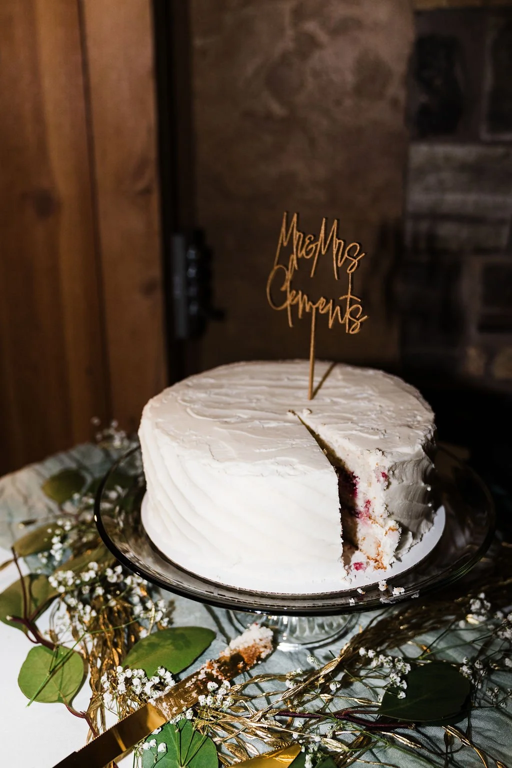  Elegant modern autumn fall rustic barn wedding at The Event on Sunny Brook scenic event venue in Kent, Ohio – indoor rustic barn wedding reception with outdoor ceremony – affordable Columbus Ohio wedding photographer – Central Ohio micro wedding pho