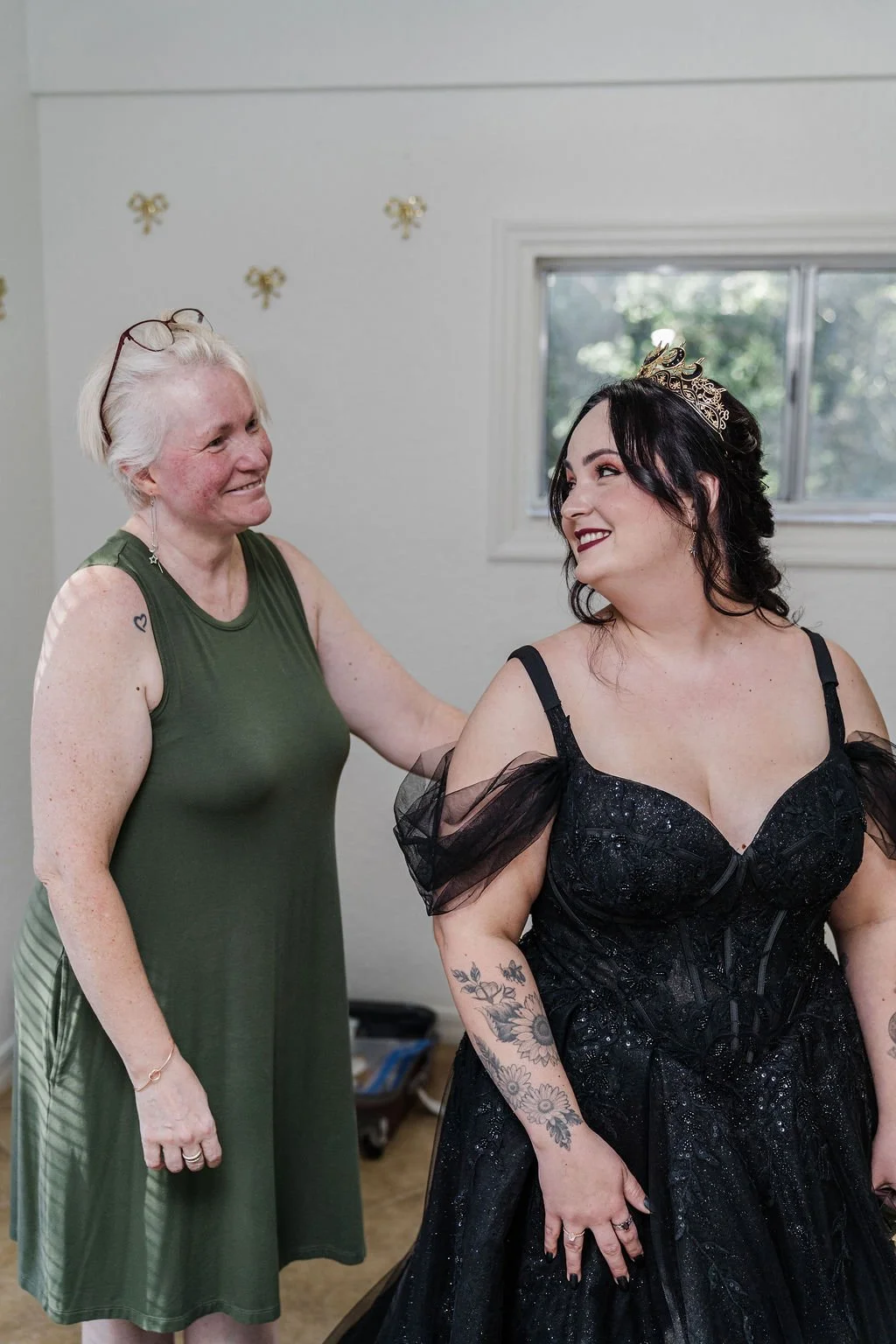  Gothic fantasy Halloween Lord of the Rings Harry Potter spooky black wedding at Chapel Valley Farm in Eustis, FL – indoor rustic barn wedding reception with outdoor forest ranch wedding ceremony – intimate barn wedding photography – affordable weddi