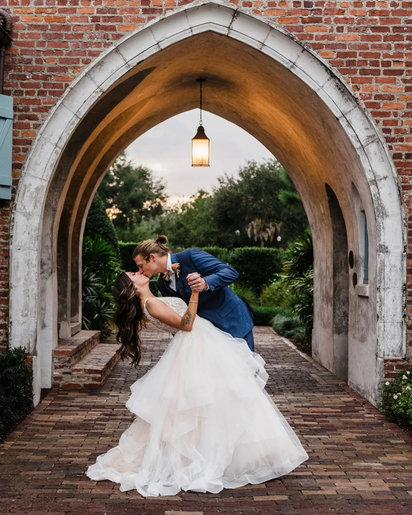The day moved fast in that beautiful way wedding days do, one moment you&rsquo;re getting ready in the bridal suite at @casafelizvenue, and the next you&rsquo;re walking down the staircase and realizing it&rsquo;s time. 

Casa Feliz in Winter Park fe