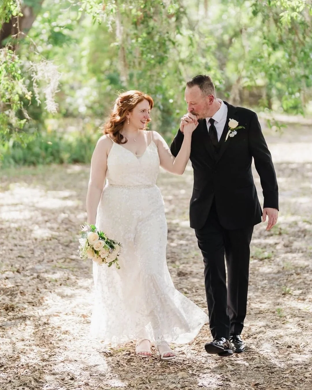 Alex and Rob chose a lakefront Airbnb in Clermont for their micro wedding, and it set the tone right away: calm, private, and completely centered on them. We&rsquo;re seeing more and more couples in Florida go this route, renting a home or Airbnb as 