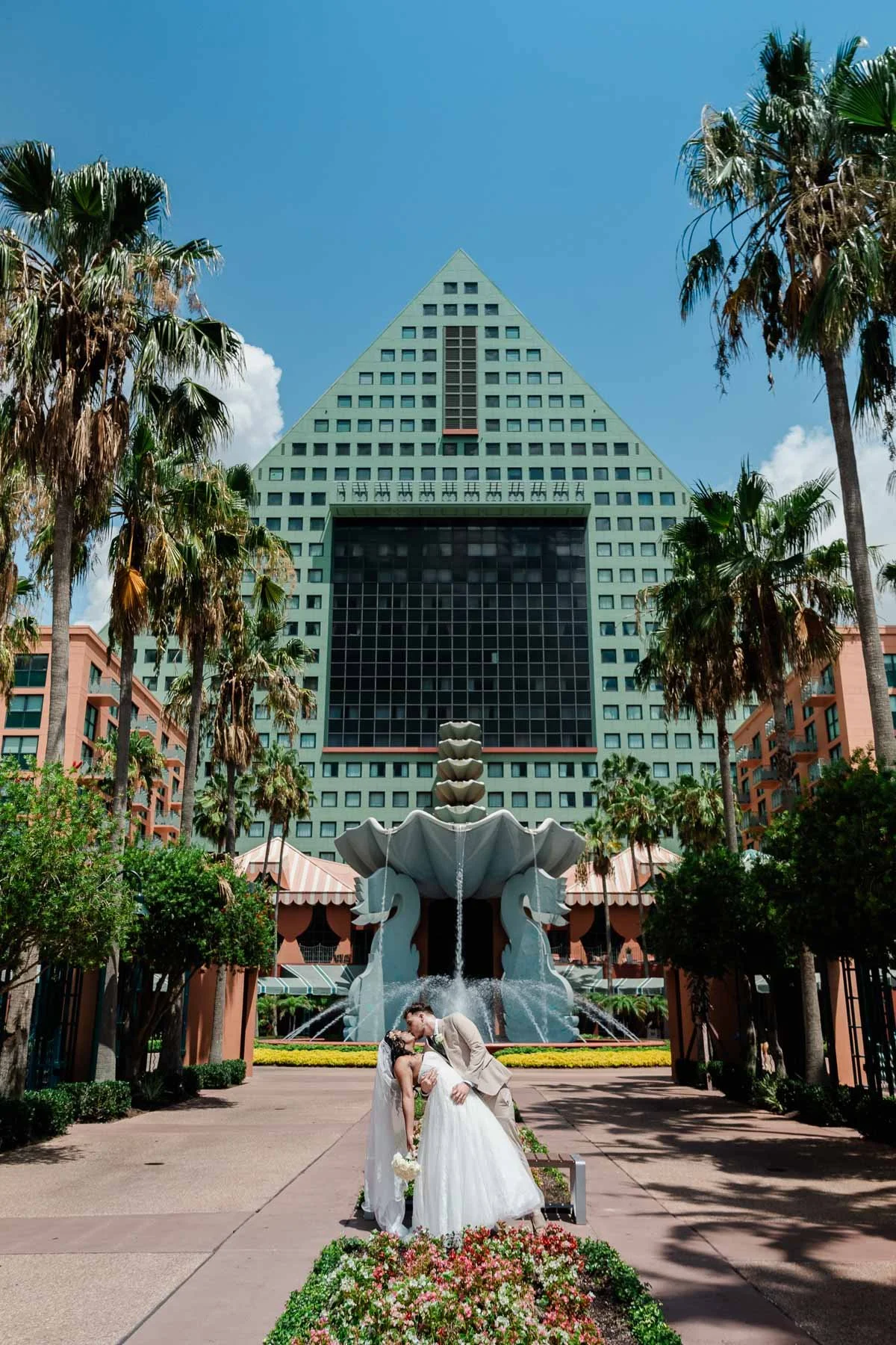 alex-conner-walt-disney-world-swan-author-made-photo-405210.jpg