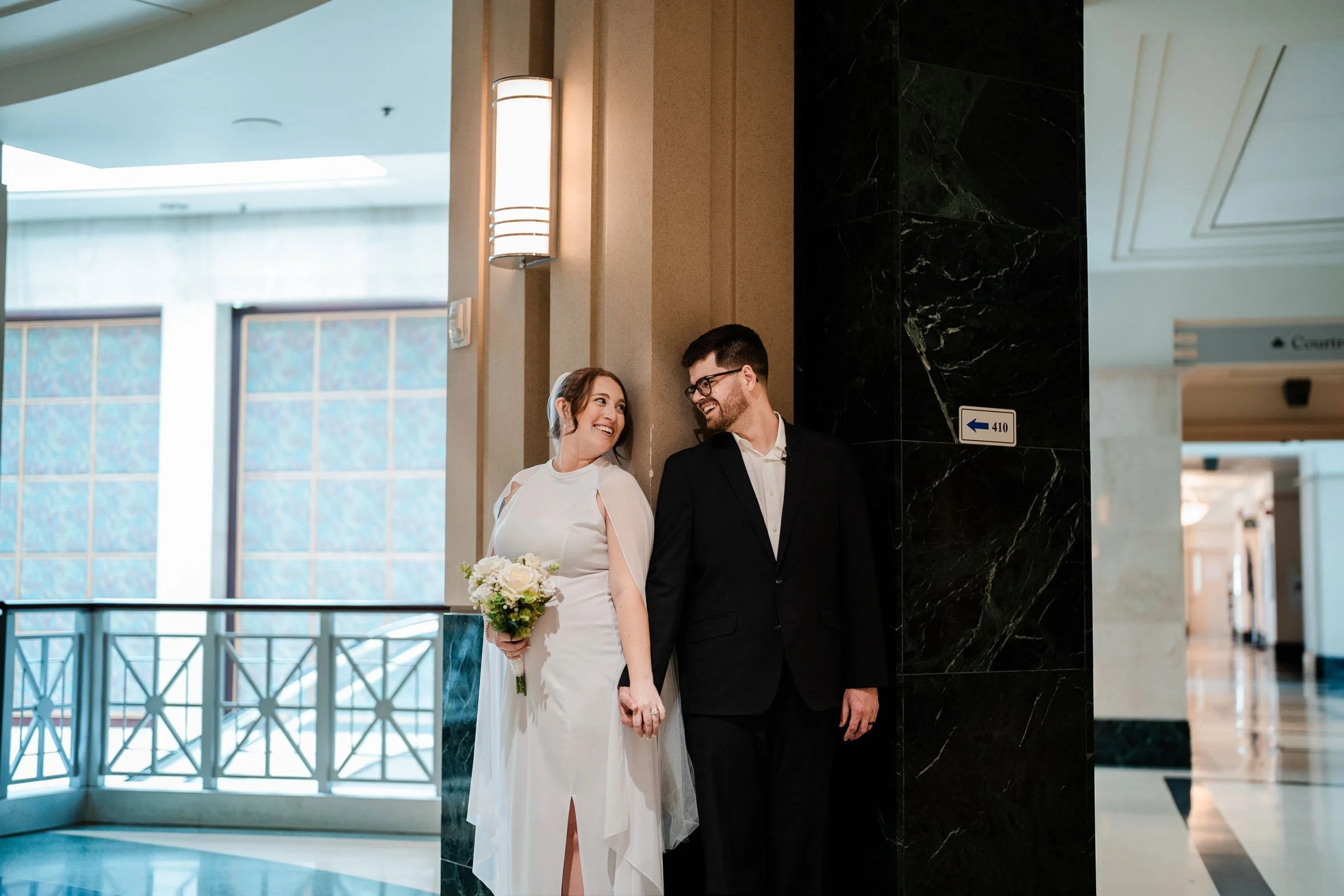 Sarah &amp; Sam’s casual courthouse elopement at the Orange County Courthouse in Orlando, FL