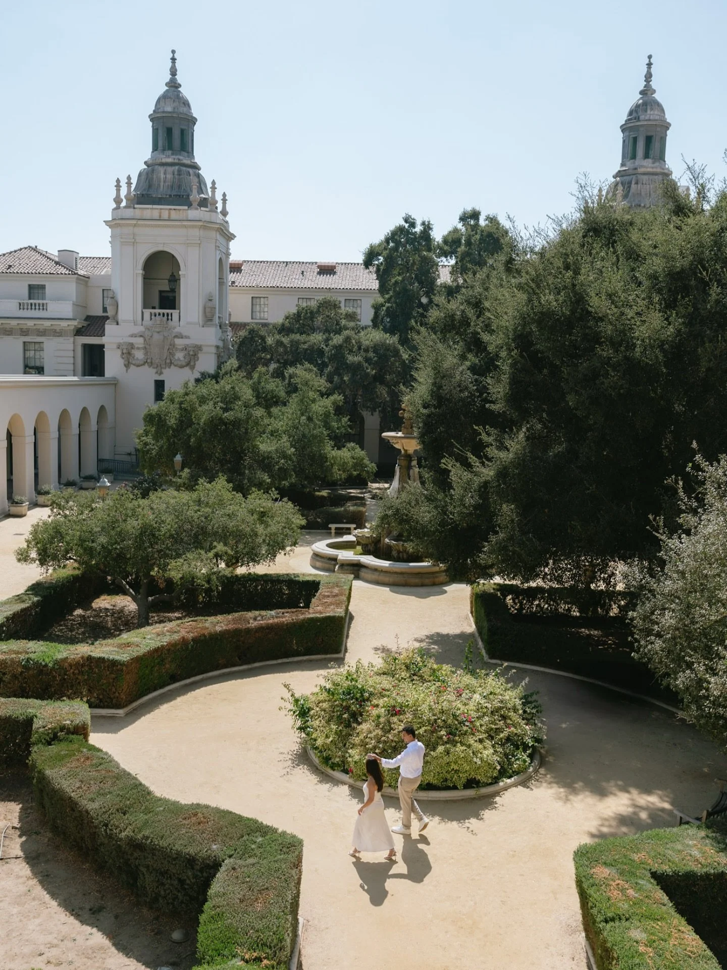 The art of perspective 🤍 effortlessly photographing your love story with the kind of intentional artistry that transforms some of Los Angeles&rsquo; most romantic and iconic locations into your unique engagement photos