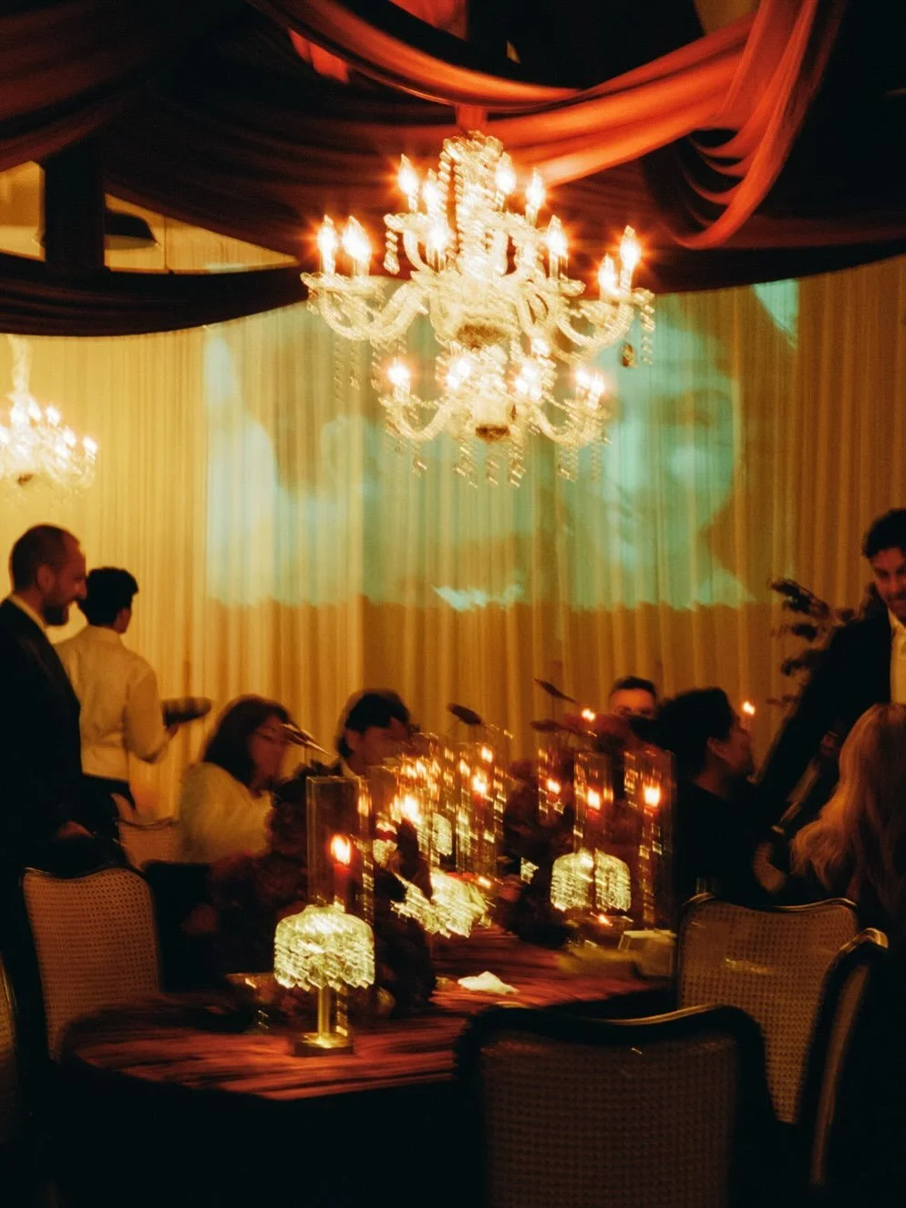 Once upon a time in Hollywood 🍸

Planning @partywithnv 
Florals @nuleafdesign 
HMU @jennaleeartistry 
Photo @francescamariaphoto 
Content @drewiththeshot 
DJ @casanovaiam 
Venue @lombardihouse @bronsonhospitality 
Candles @leluxe.candles 
Rentals @r