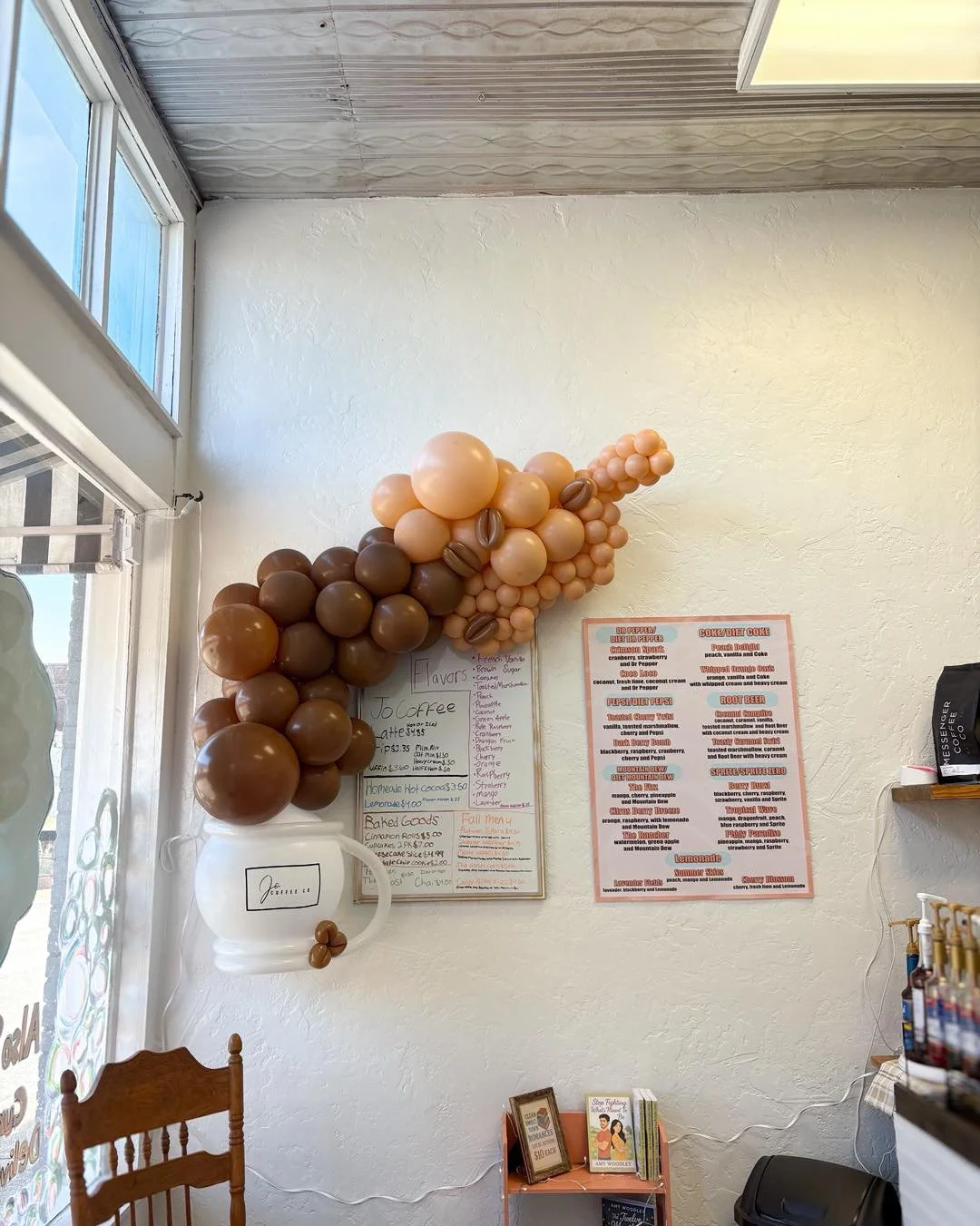 Last week I received the sweetest PR package from one of my favorite balloon brands, @betallic / @sempertex , featuring their two NEW colors: Deluxe Mocha + Pastel Matte Nude 🤎🤍
With the grand opening of The Fizz Shoppe and their exciting collabora