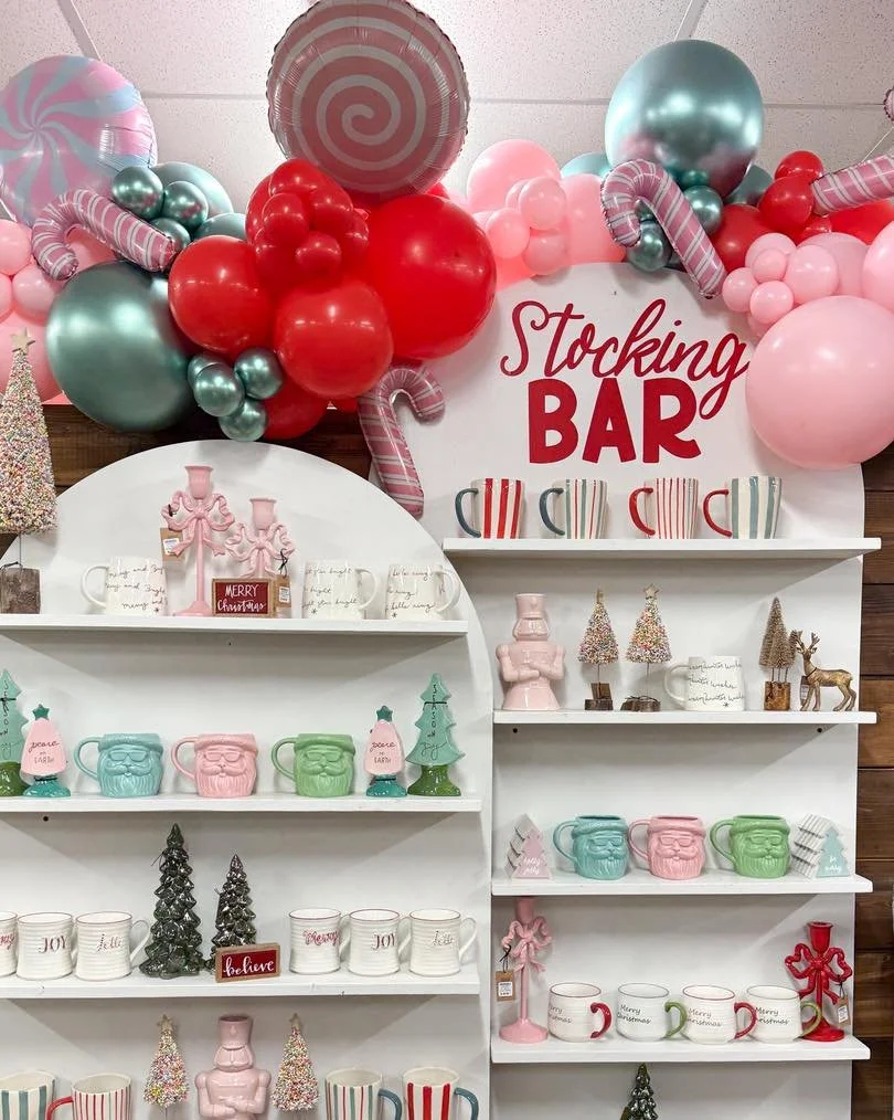 🎄✨ The holidays are officially in full swing over here &mdash; Christmas balloon installs are already popping up for so many of my business clients (especially my Pop Drop Club members 🎈)! 

If you&rsquo;ve been thinking about booking your holiday 