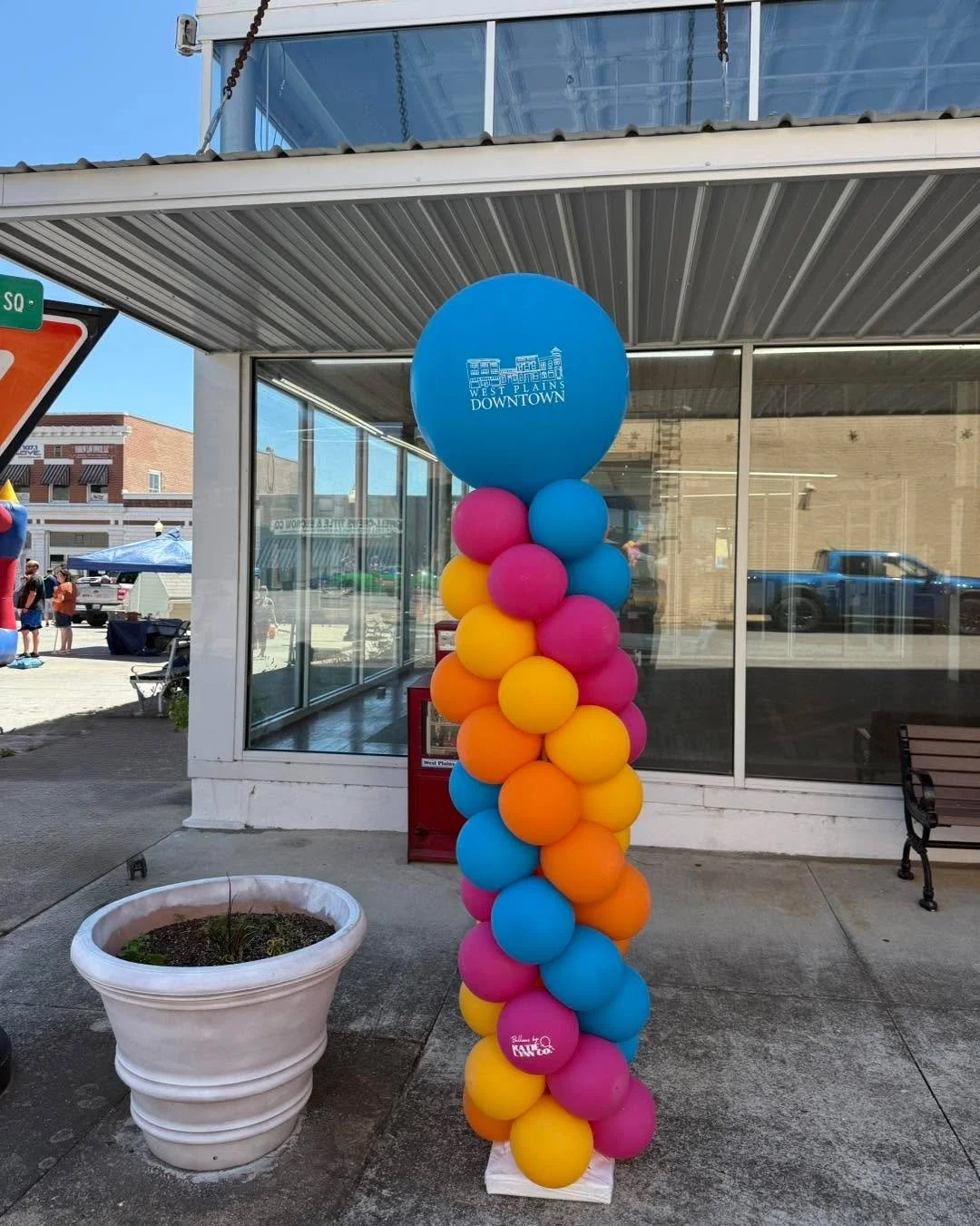 Remember these? 👀
These balloon columns were created over six months ago for the West Plains Downtown Committee&rsquo;s summer strolls&hellip; and while they definitely aren&rsquo;t looking fresh anymore, the wild part is this: more of the balloons 