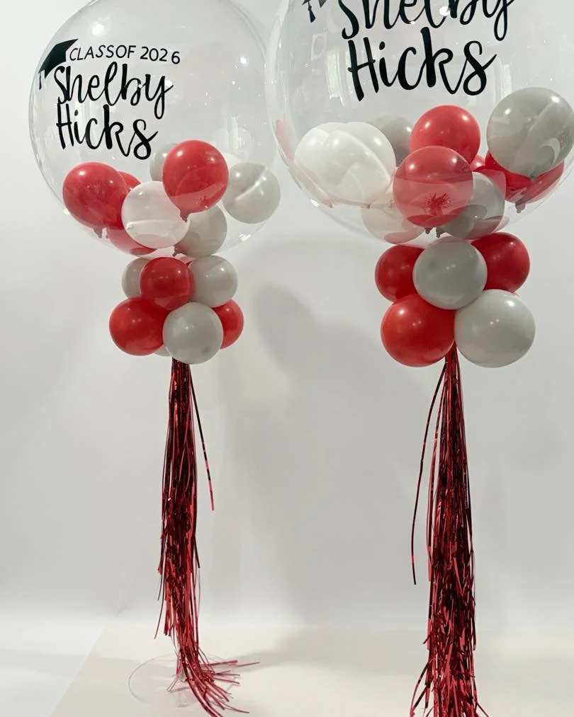 Had the honor of creating these graduation centerpieces last week 🎓🎈
Such a fun way to celebrate a big milestone, and I loved how these turned out 🤍
Big thank you to party dad, Kevin, for trusting me with this one!
👉🏻And if you&rsquo;re still pl