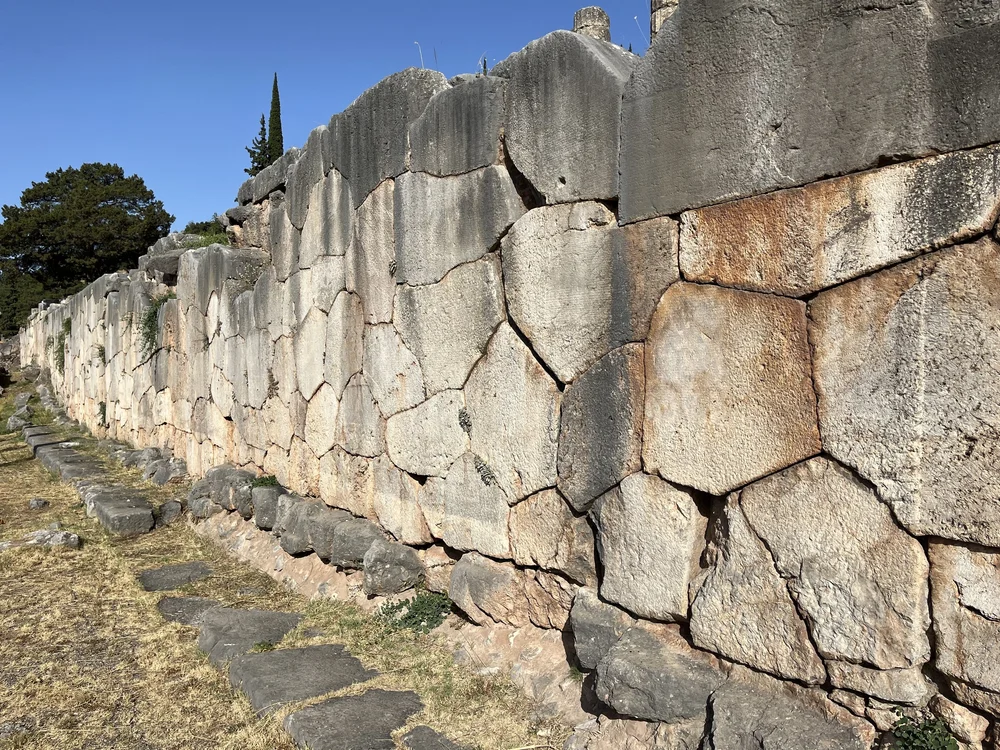 Unique polygonal retaining wall