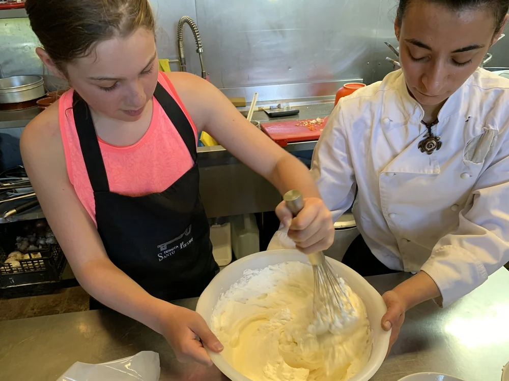 Whipping cream for tiramisu 
