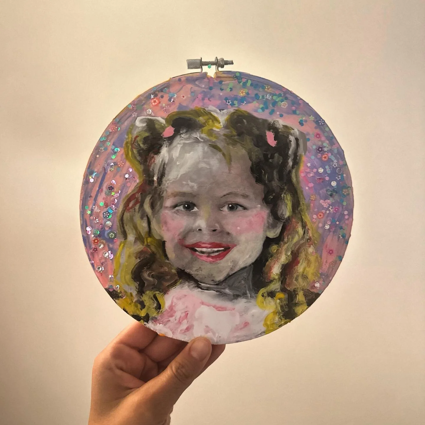🎀beauty and brains🎀 

#TouchableArt #Resin #crystal #Acrylic #portraitpainting #Portrait #painting #NYCartist #BrooklynArtist #WomenArtist #womeninbusiness  #Funart #popart #Interactiveart #KidArt #Smiley #Smileyart #HappyPainting