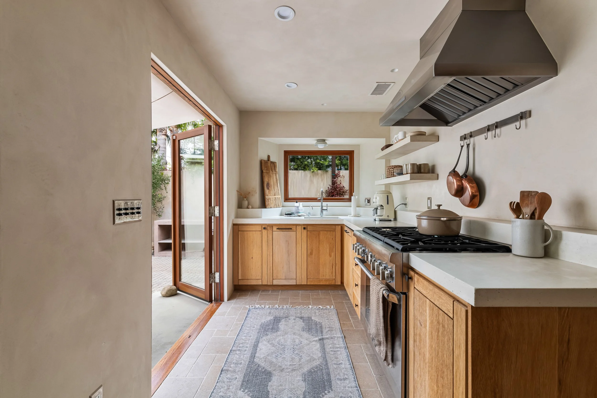 prophoto_2900BeachAve_kitchen-2.jpg